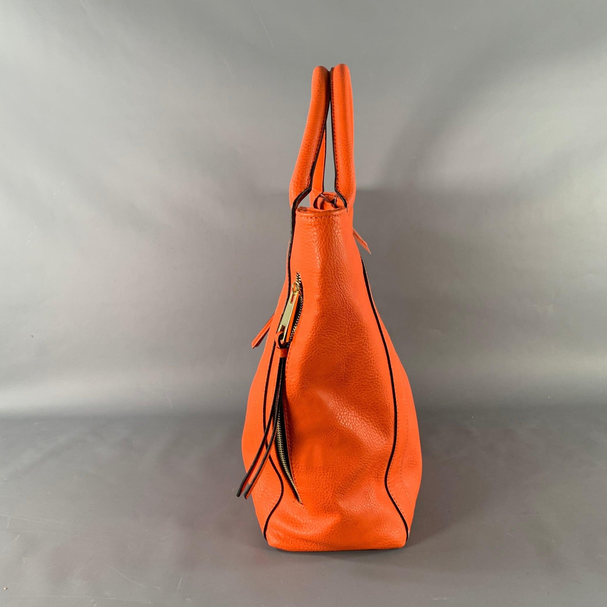 Neiman Marcus Sac fourre-tout en simili-cuir orange et or Excellent état - En vente à San Francisco, CA