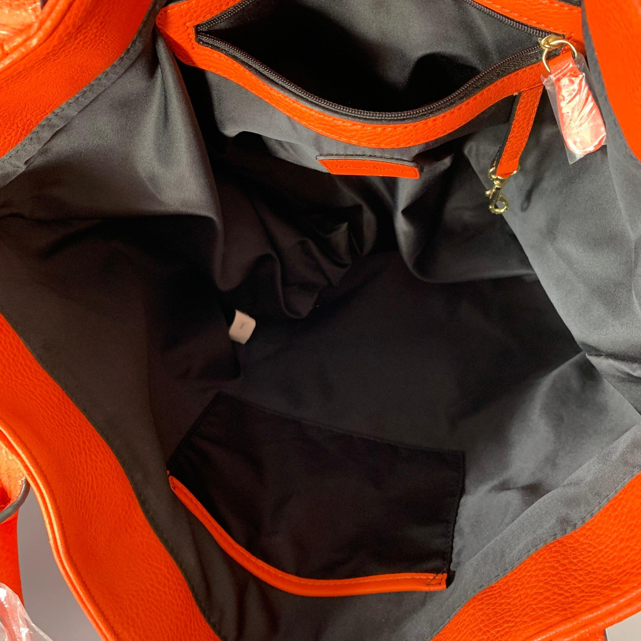 Neiman Marcus Sac fourre-tout en simili-cuir orange et or en vente 2