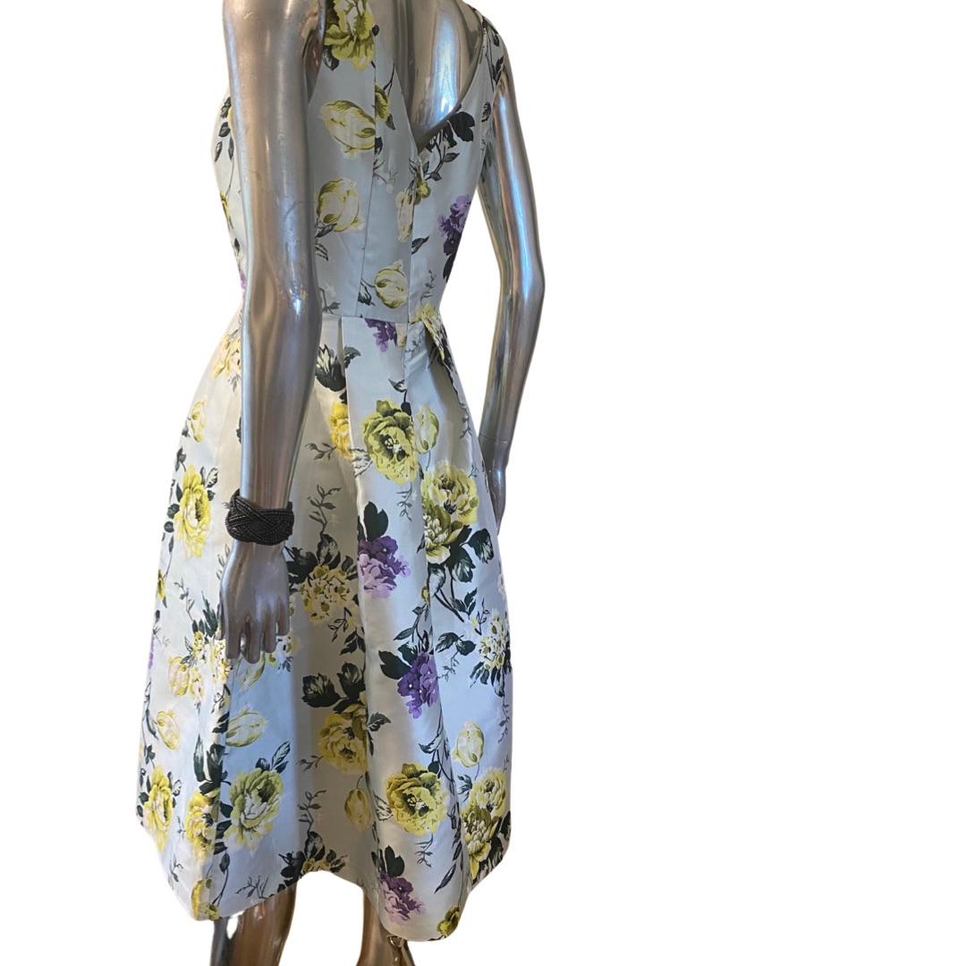 Neiman Marcus Private Label English Floral Jacquard Flare Dress Size 2 In Good Condition In Palm Springs, CA
