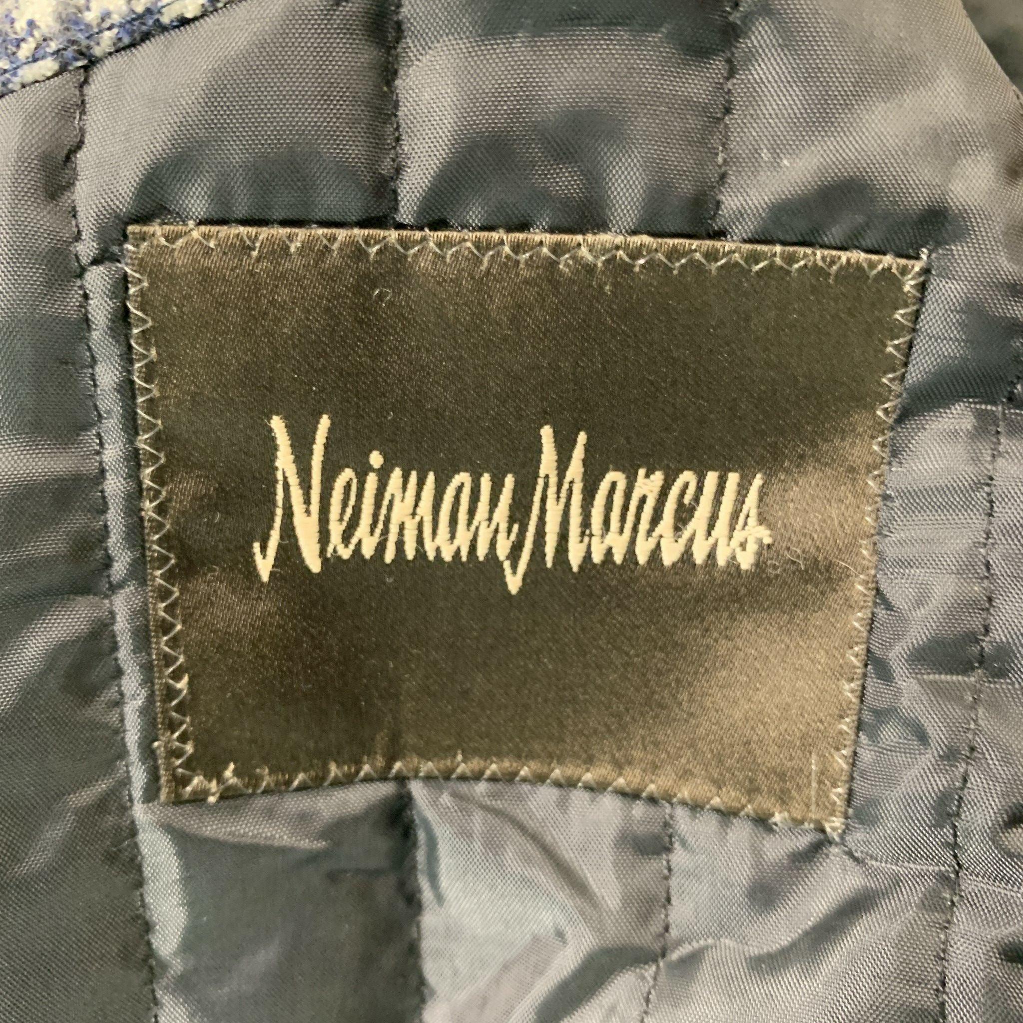 Neiman Marcus Taille 40 Manteau de sport en laine pied-de-poule noir et blanc à revers échancré en vente 1