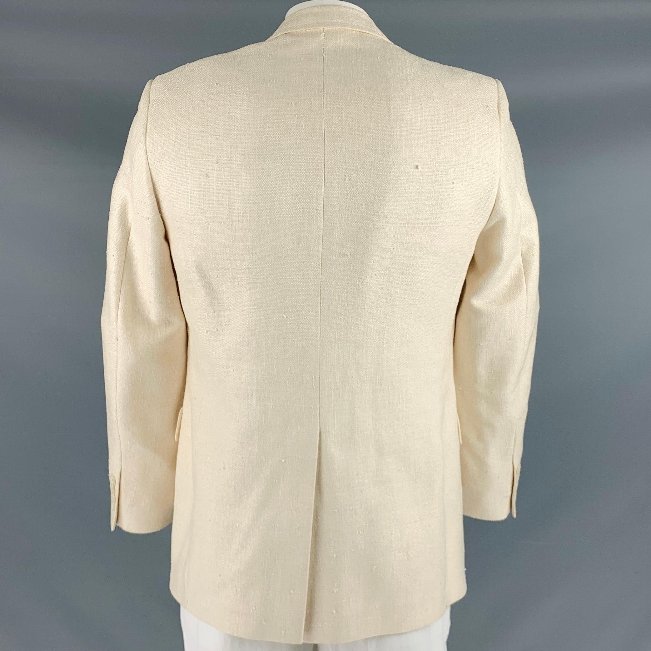 NEIMAN MARCUS Size 42 Beige Textured Silk Notch Lapel Sport Coat In Good Condition For Sale In San Francisco, CA