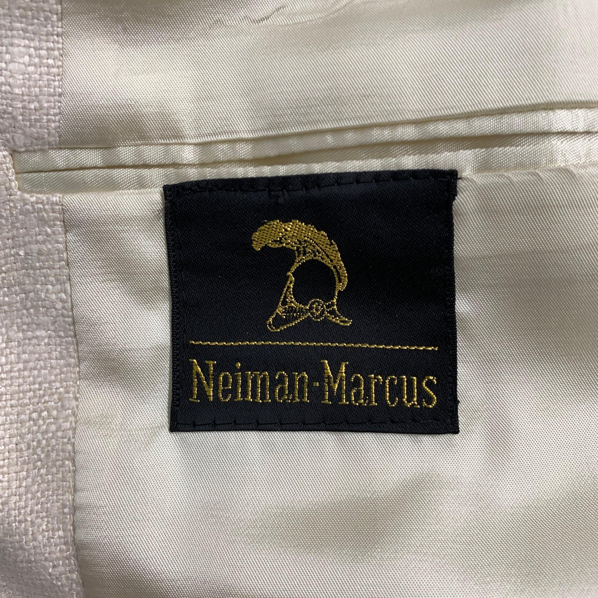 NEIMAN MARCUS Size 42 Beige Textured Silk Notch Lapel Sport Coat For Sale 3