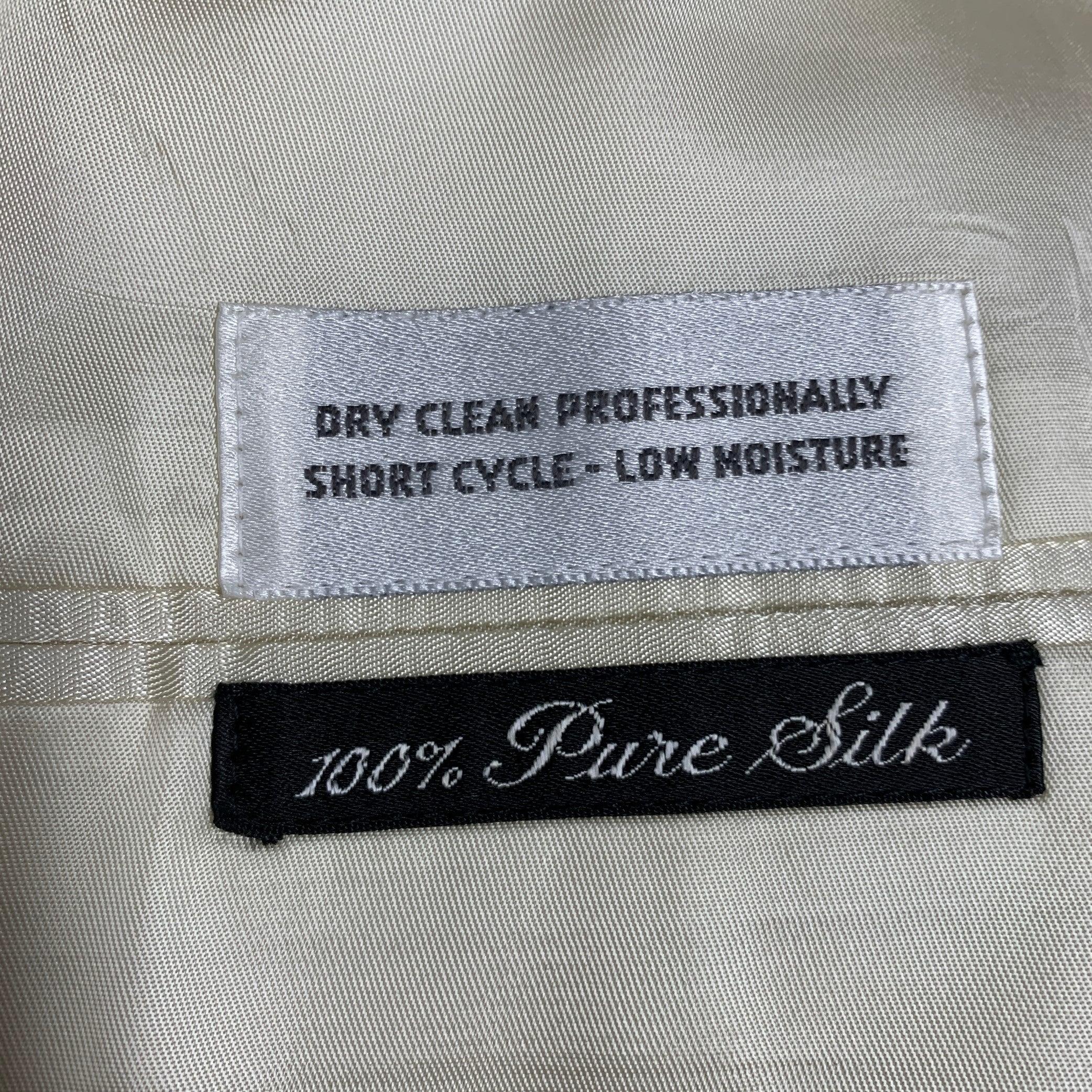 NEIMAN MARCUS Size 42 Beige Textured Silk Notch Lapel Sport Coat For Sale 4