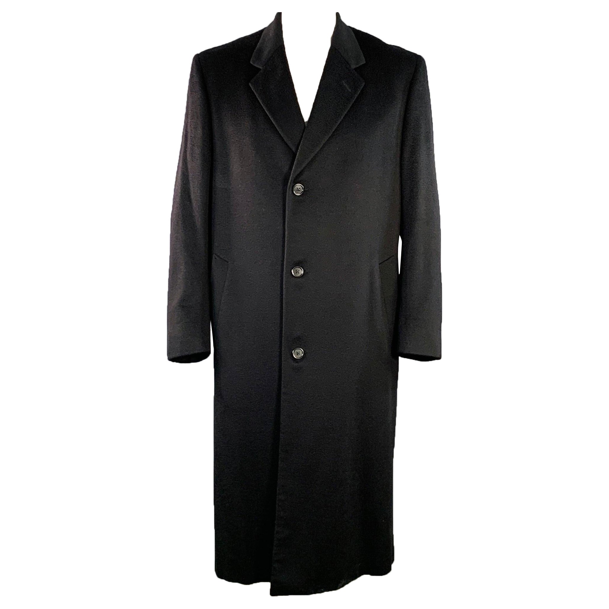 NEIMAN MARCUS Size 42 Black Cashmere Single Breasted Coat en vente
