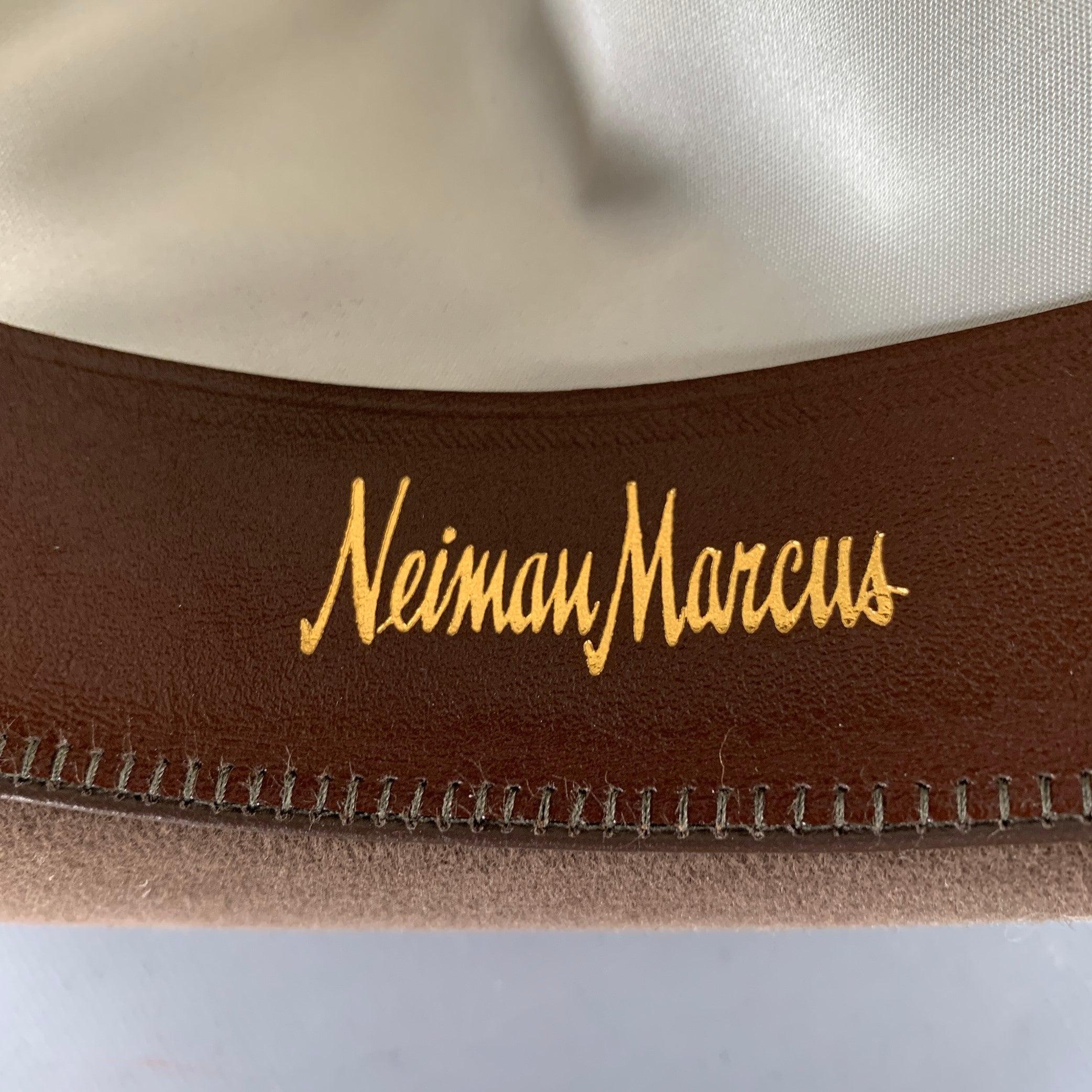 Neiman Marcus Taille 7.5 Weekender Brown Fur Blend Felt Fedora Hat en vente 3