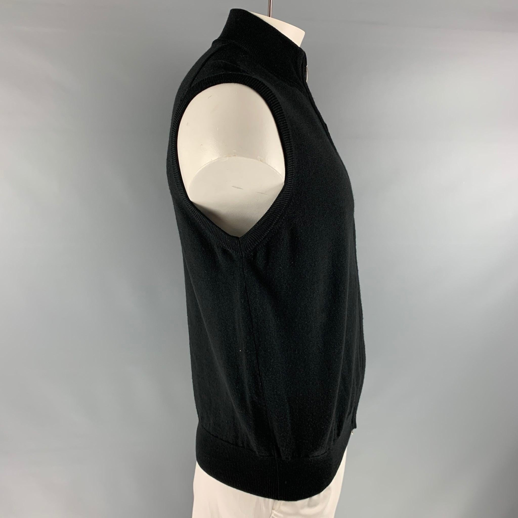 NEIMAN MARCUS indoor vest comes in a black merino wool with zip up closure. Very Good Pre-Owned Condition. 

Marked:   L 

Measurements: 
 
Shoulder: 18 inches Chest: 40 inches Length: 29 inches  
 





  
  
 
Reference: 126206
Category: Vest