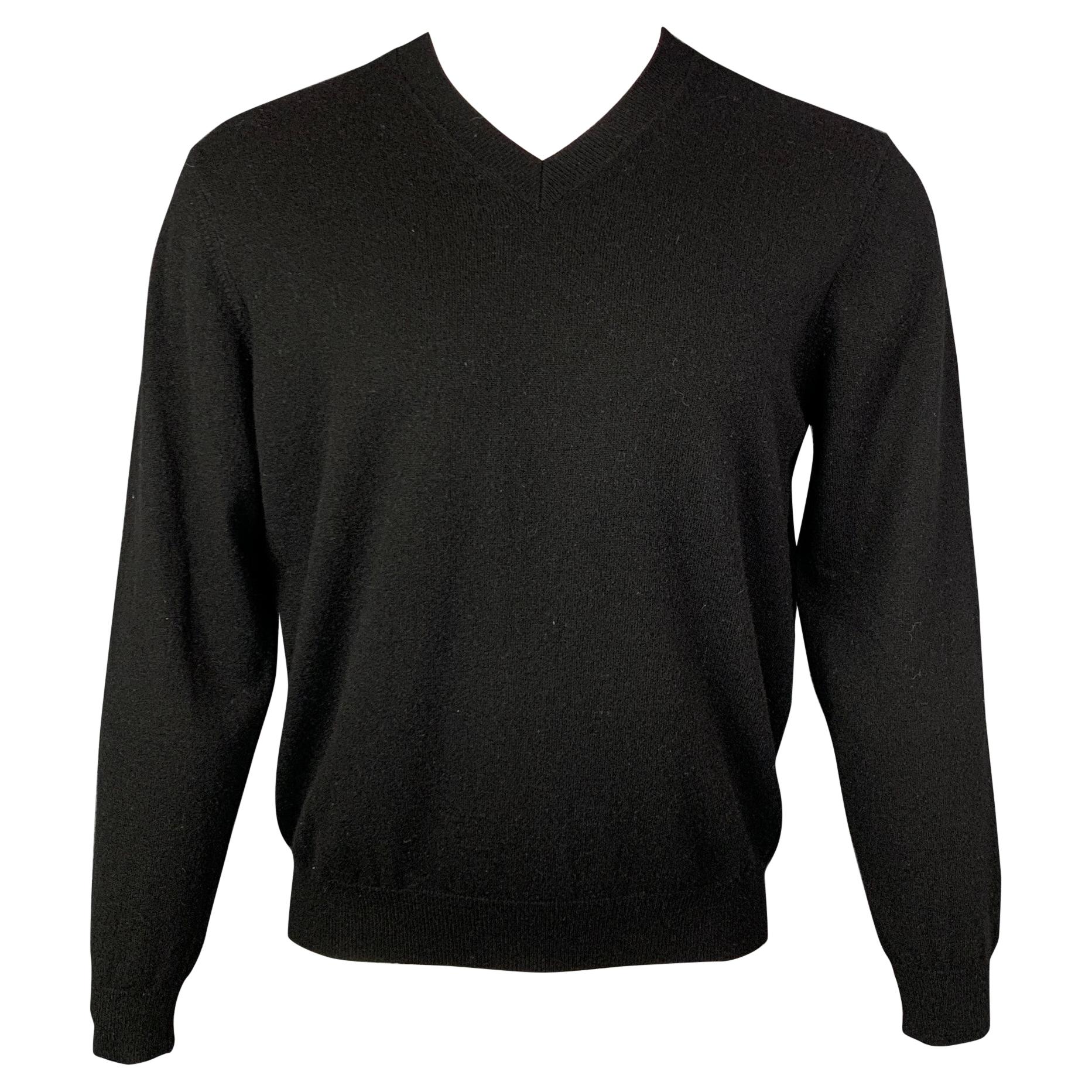 NEIMAN MARCUS Size M Black Knitted Cashmere V-Neck Pullover