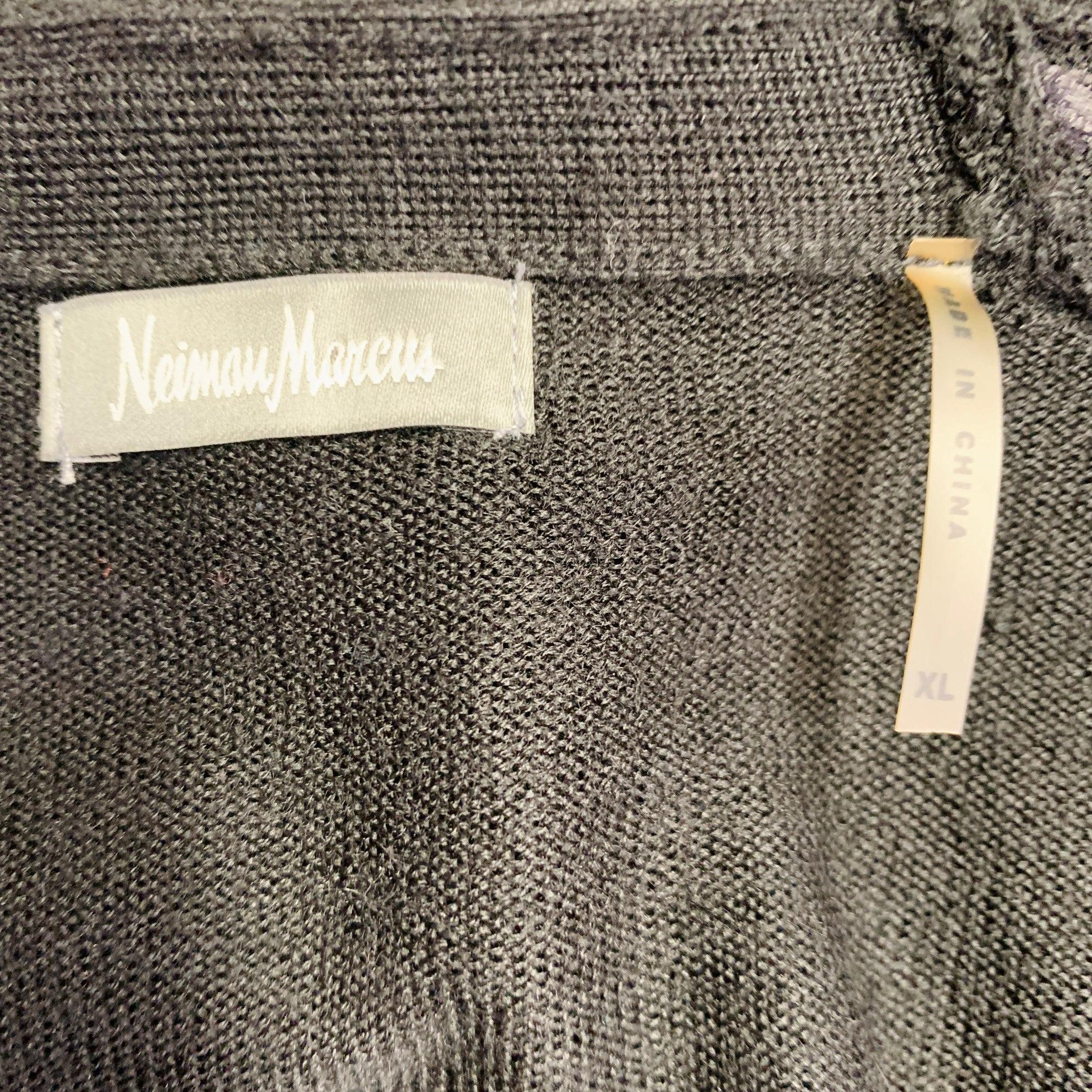 Neiman Marcus Size XL Black Acrylic Wool Ruffled Open Front Cardigan en vente 1