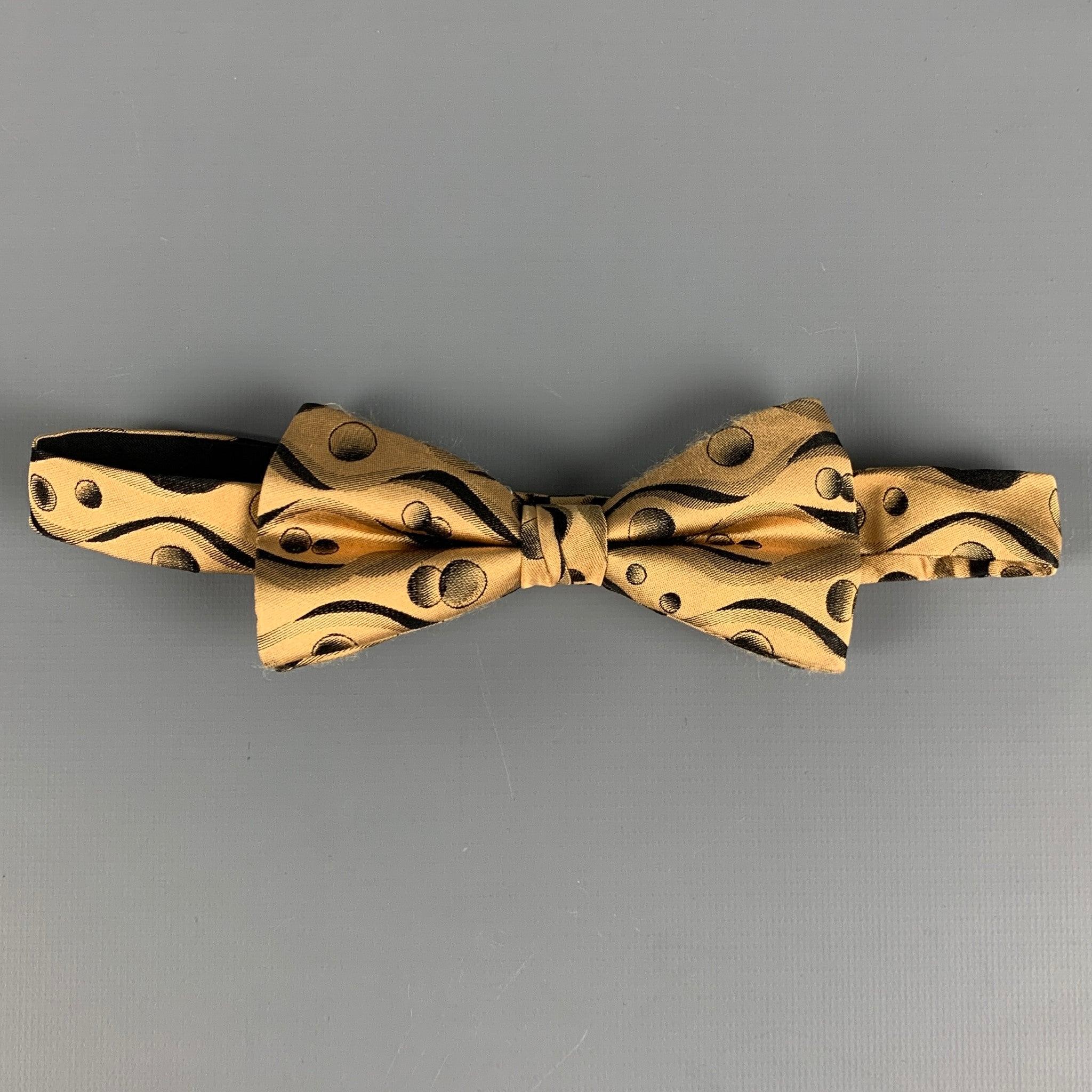NEIMAN MARCUS Yellow Black Abstract Silk Cummerbund Bow Tie Set In Good Condition For Sale In San Francisco, CA