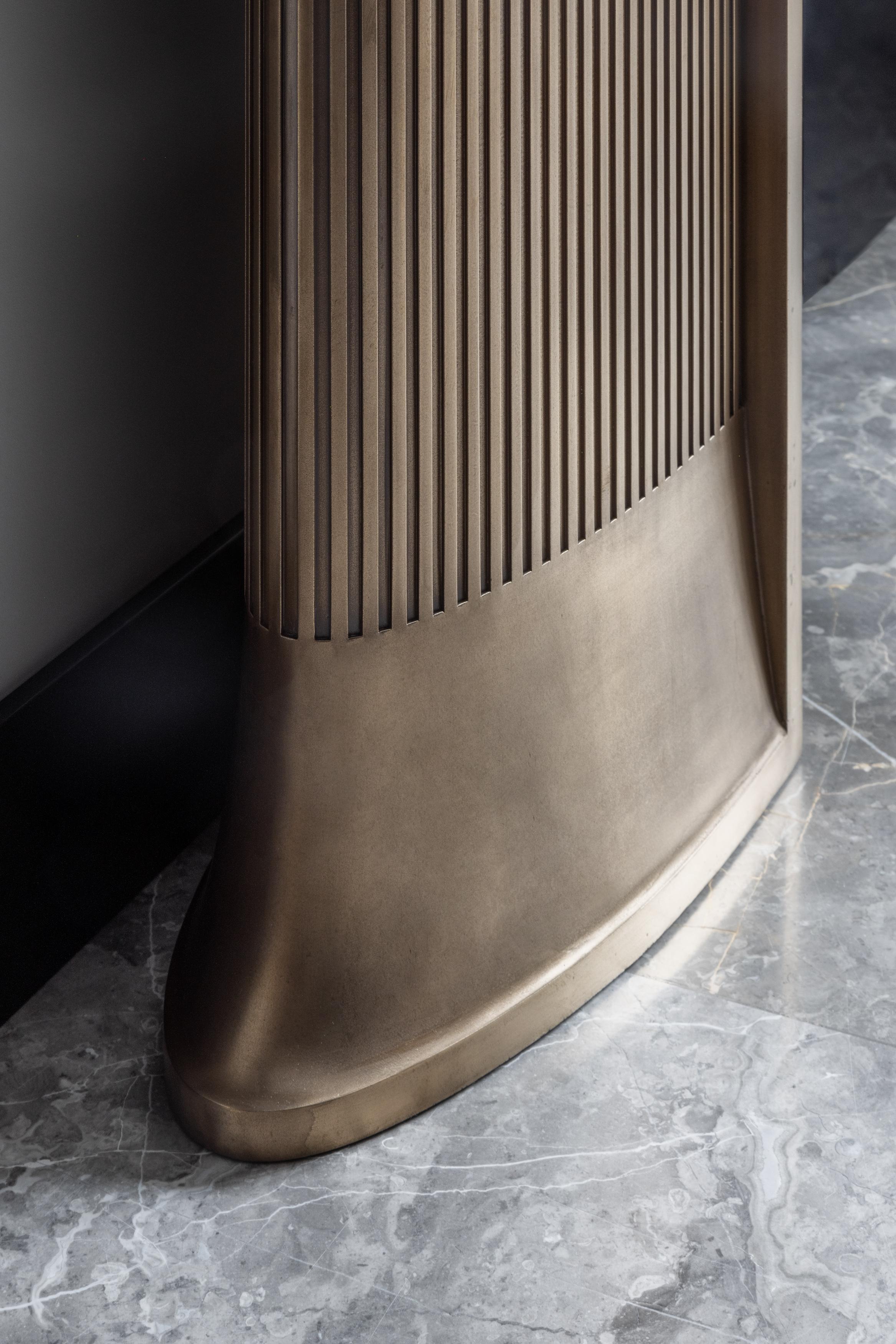 Nekkar Tavolino di lusso moderno con legno rivestito di metallo in stile Art Deco in vendita 9