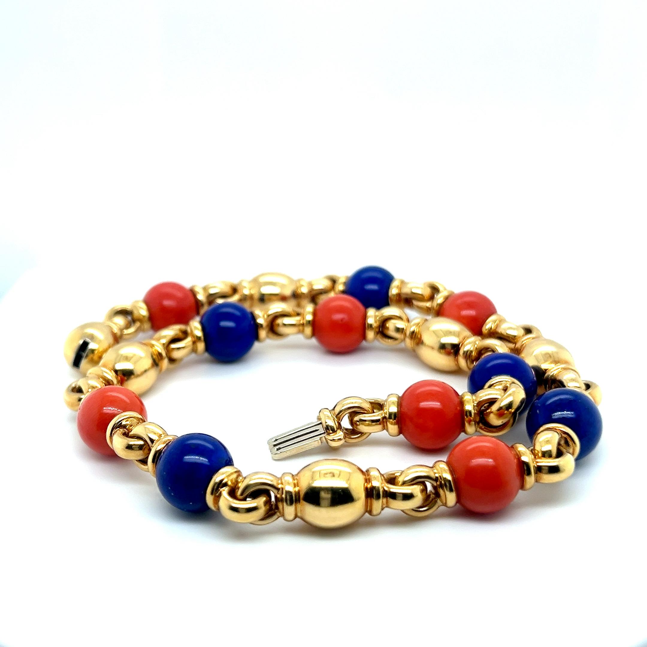 Halskette aus 18 Karat Gelbgold mit Lapislazuli und Koralle von Peclard im Angebot 5