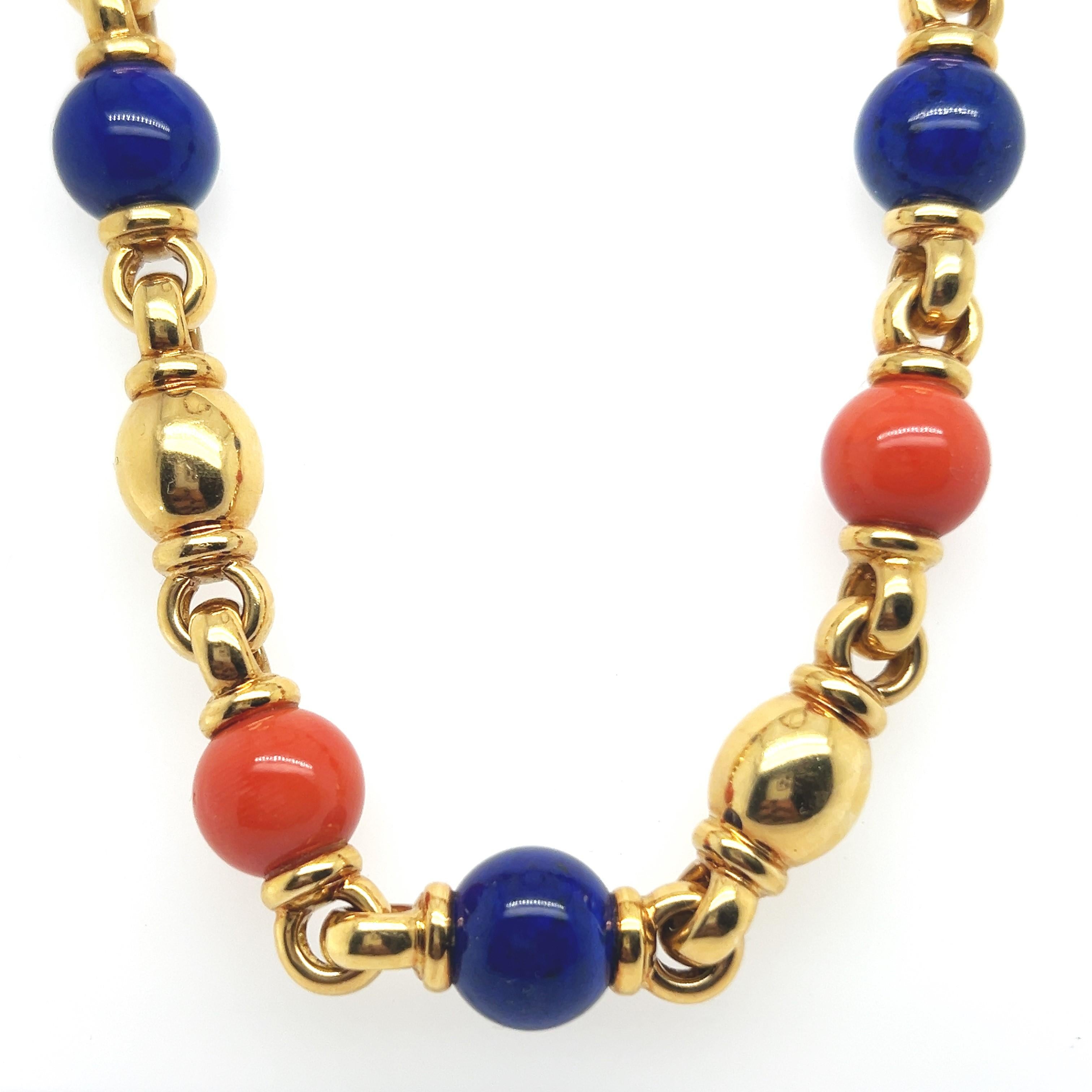 Halskette aus 18 Karat Gelbgold mit Lapislazuli und Koralle von Peclard im Angebot 7