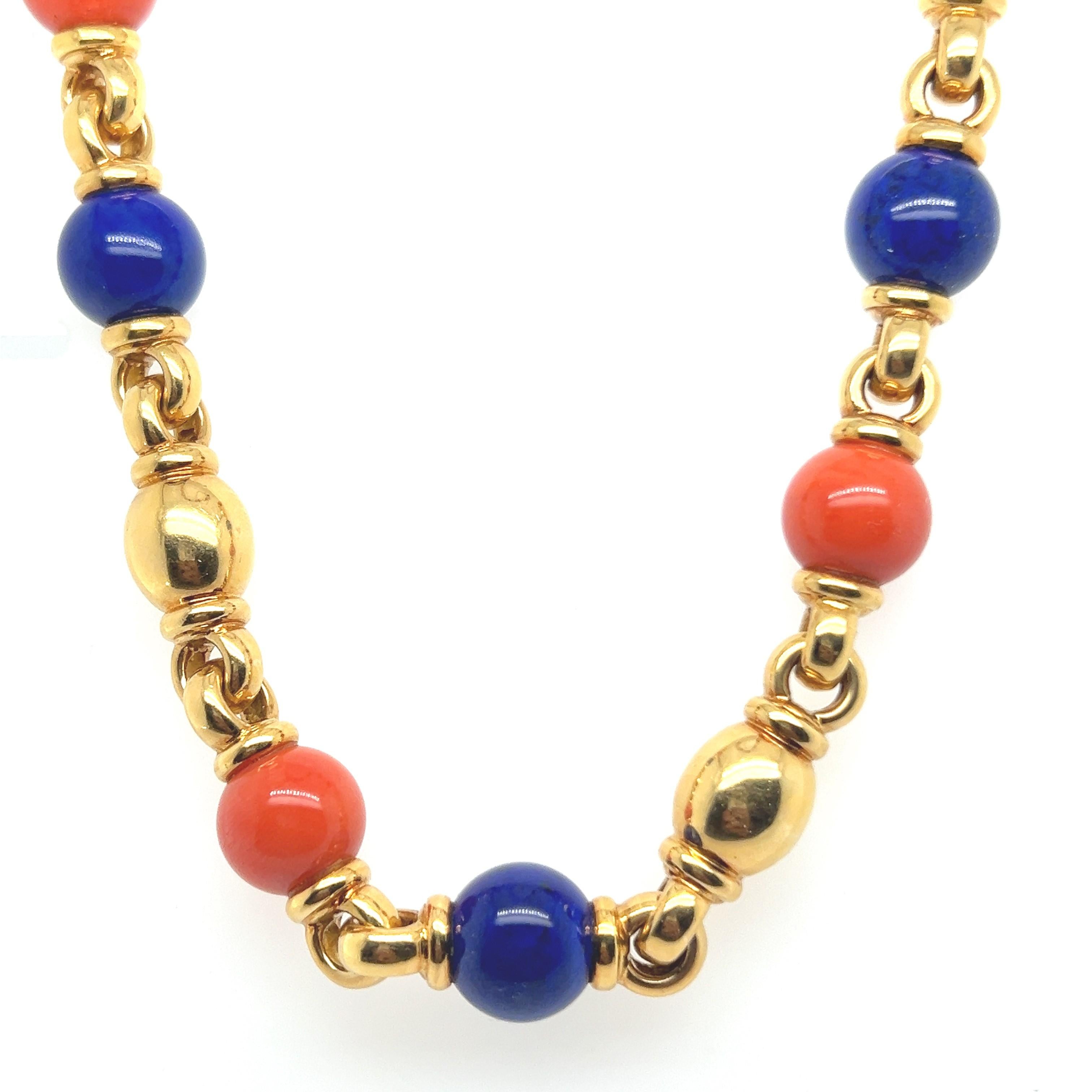 Halskette aus 18 Karat Gelbgold mit Lapislazuli und Koralle von Peclard (Moderne) im Angebot
