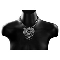 Collar Nekropolis: Elegancia Gótica Esculpida a Mano en Plata de Ley