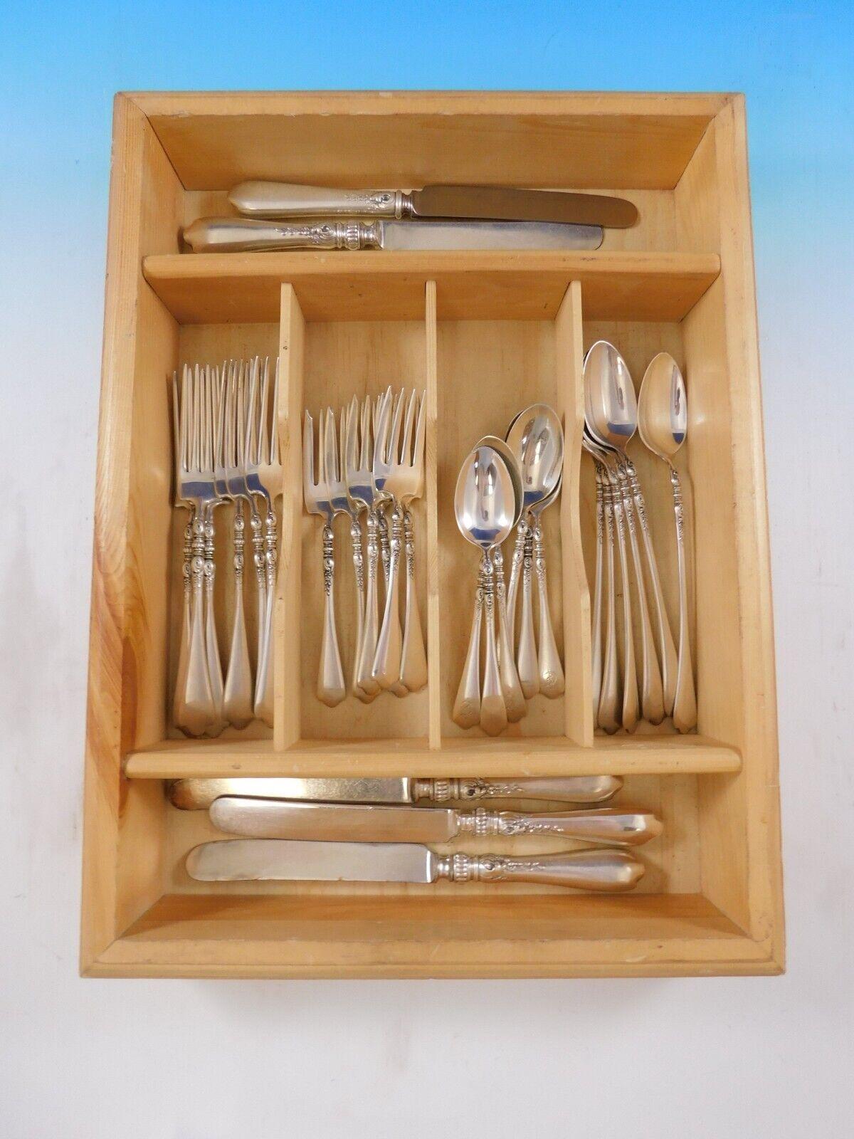 Nellie Custis by Lunt sterling silver Flatware set, 30 pieces. Great starter set! This set includes:

6 knives, fancy handles with extra design, 8 3/4