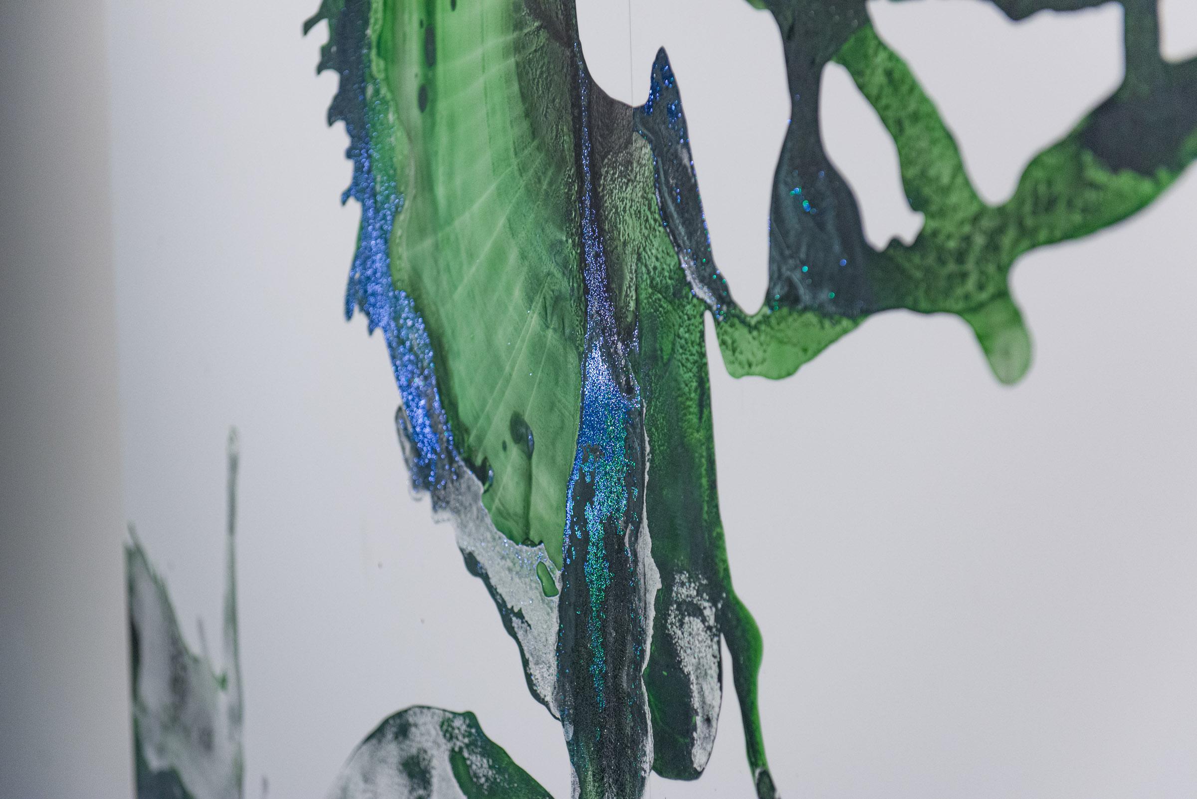 Spirulina - Kapuzenringe Grüne Ringe 1 – Painting von Nellie King Solomon