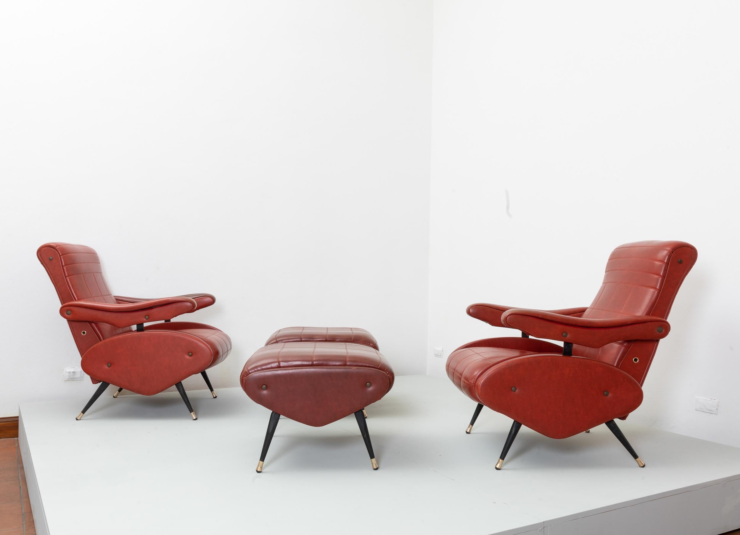 Nello Pini Prod. Novarredo c. 1950-1960 Two reclining armchairs and two pouffs 3