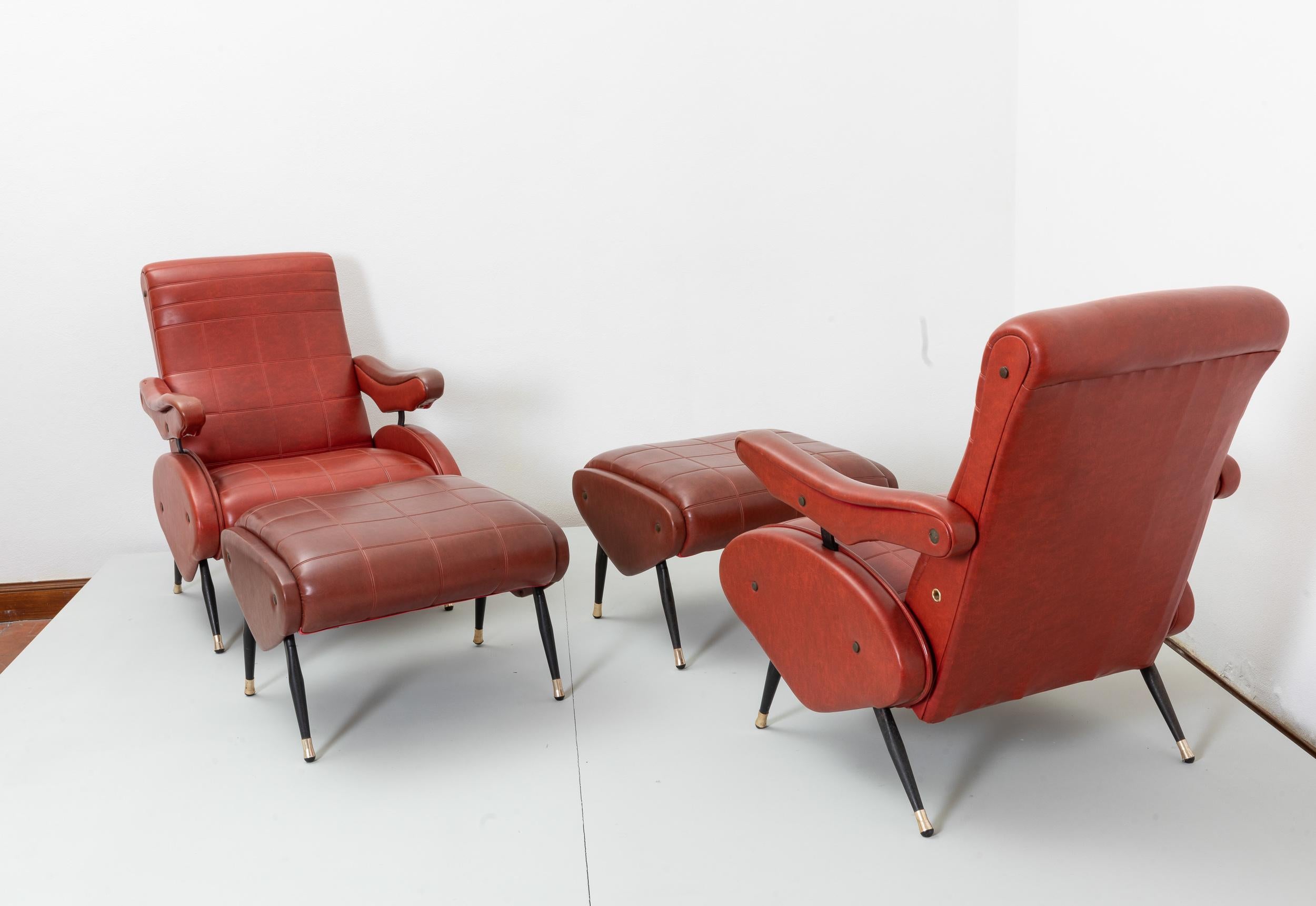 Nello Pini Prod. Novarredo c. 1950-1960 Two reclining armchairs and two pouffs In Good Condition In London, GB