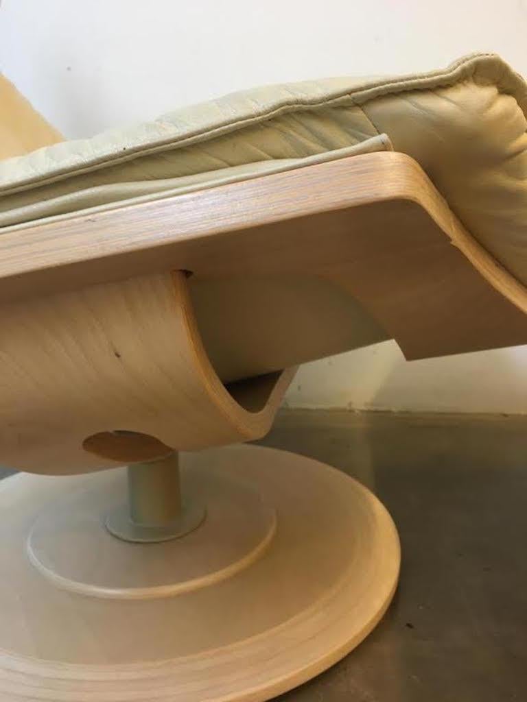 Suédois Chaise et repose-pieds suédois « Light High » de Nelo conçus par Takashi Okamura