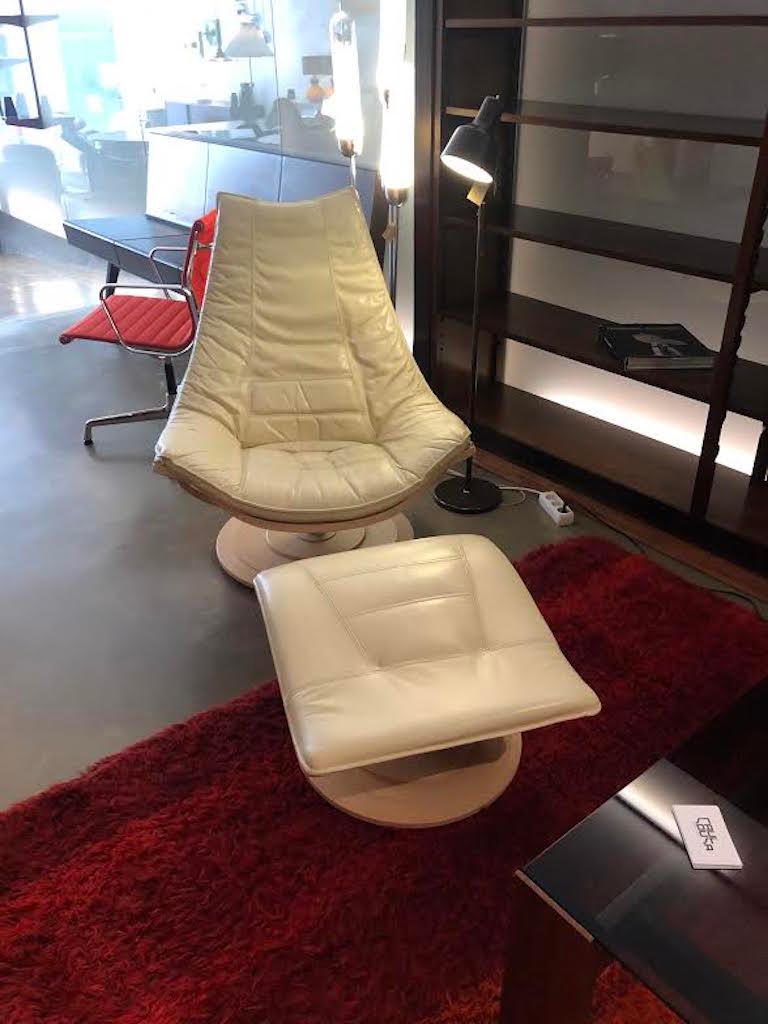 20ième siècle Chaise et repose-pieds suédois « Light High » de Nelo conçus par Takashi Okamura