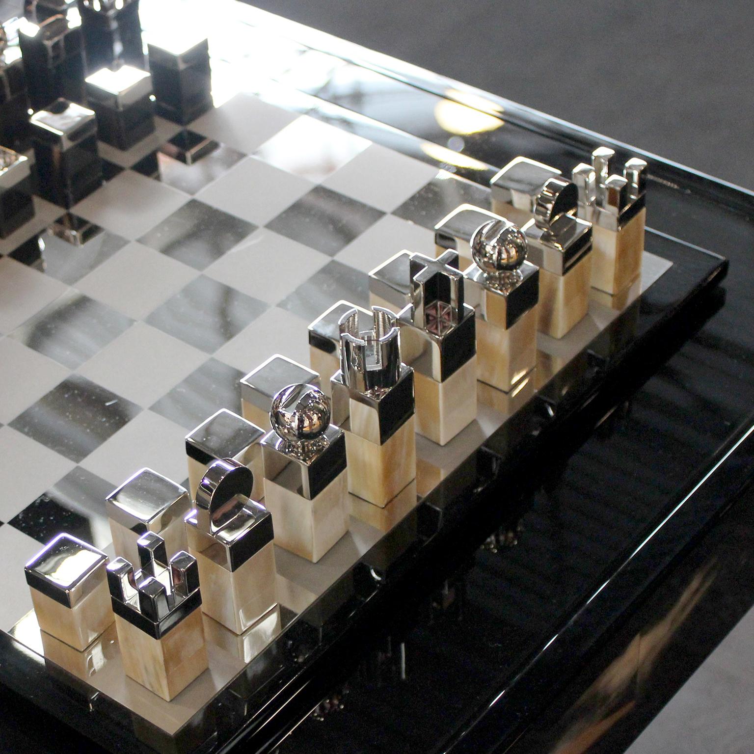 Laqué Ensemble d'échecs de Corno Italiano en laiton plaqué palladium, Mod. 3010 en vente