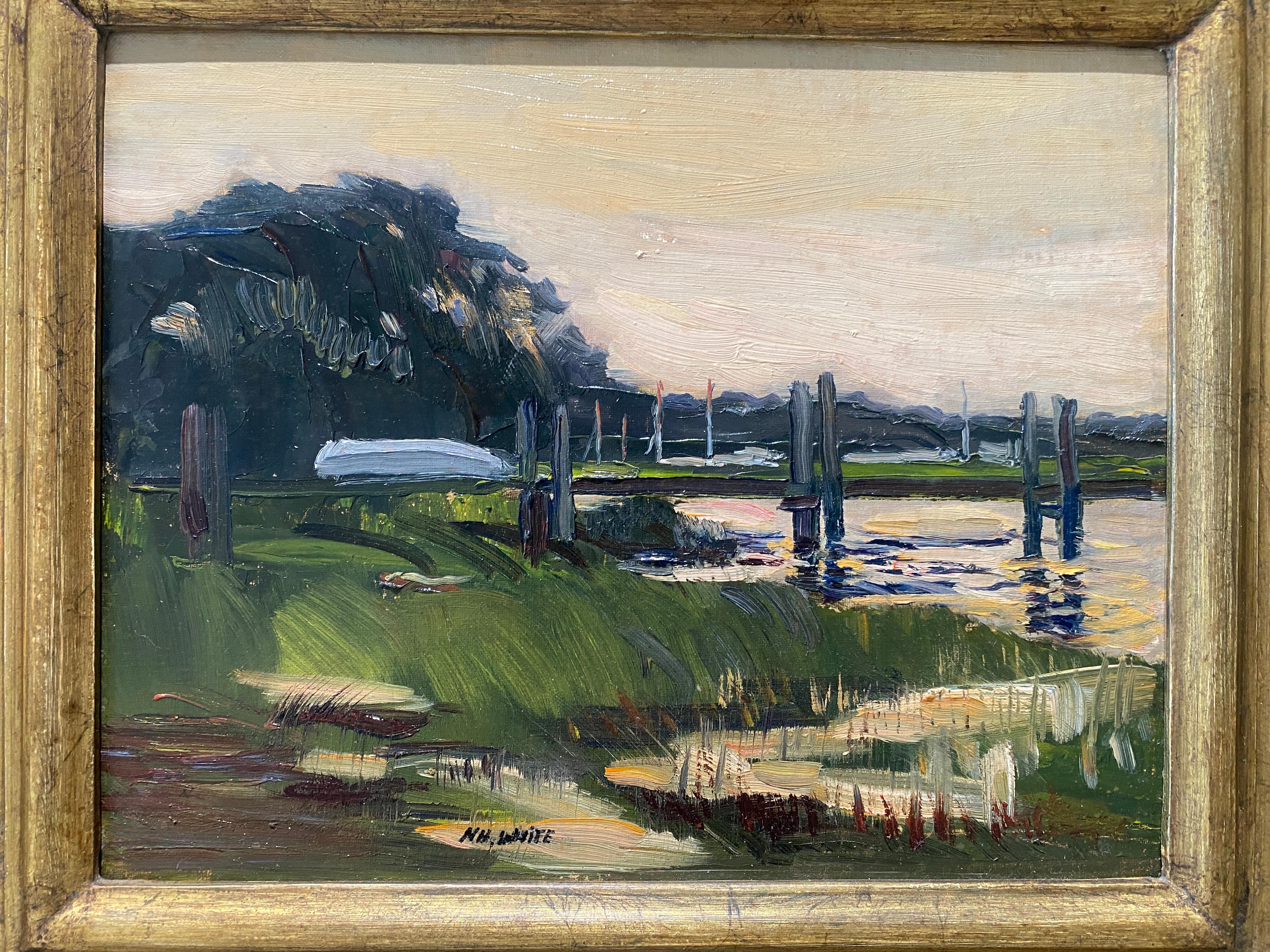 Una pintura plein air de un muelle en el puerto de Coecles, Shelter Island, NY. La familia de Nelson Holbrook White posee propiedades en Shelter Island desde 1908, y durante tres generaciones ha pintado en plein air las numerosas y hermosas vistas y