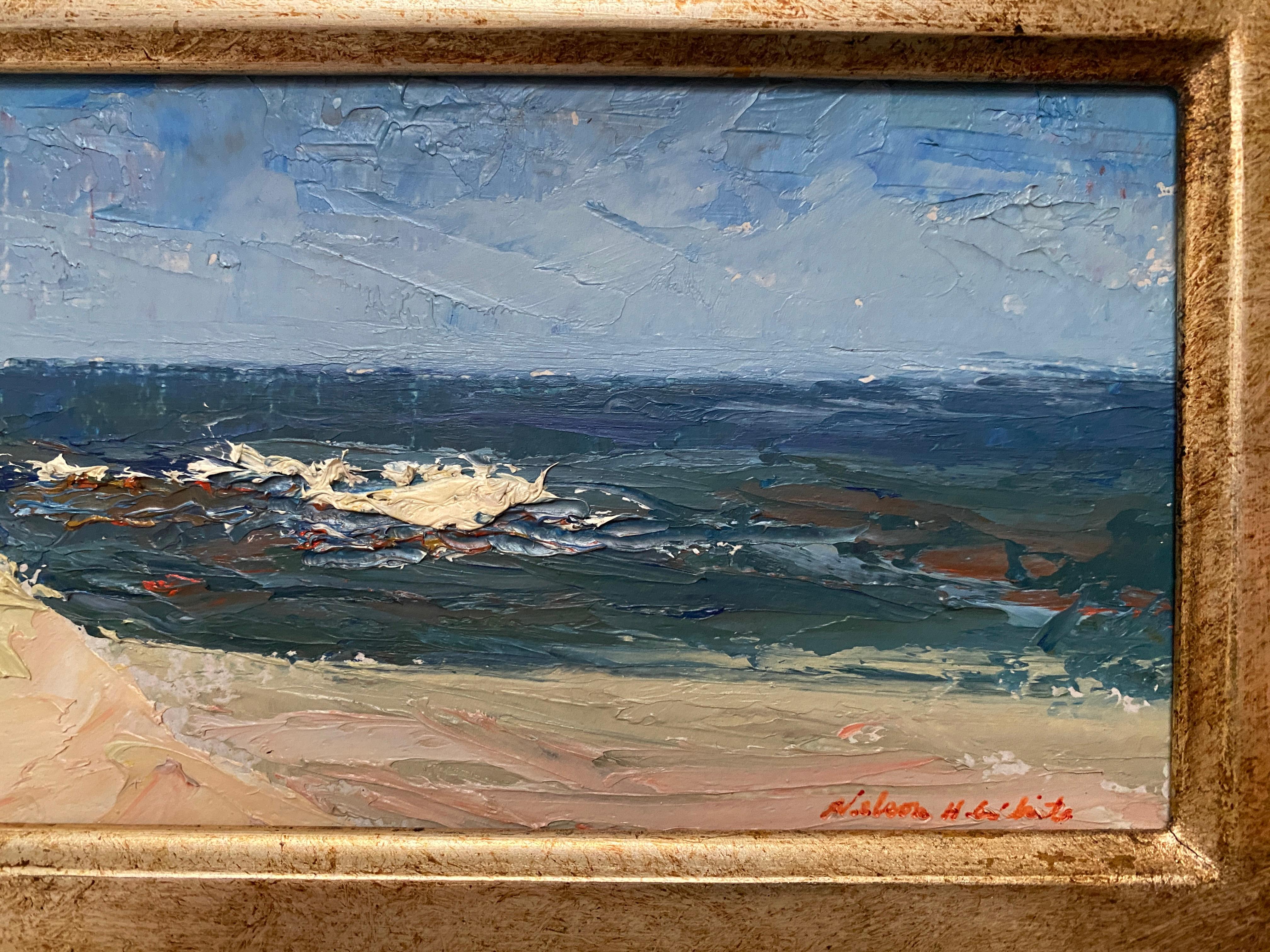 Un cielo azul marca el tono de la escena, como suele ocurrir en los cuadros de Nelson White. En primer plano, las dunas están coronadas por una hierba alta y fluida que dirige la mirada del espectador hacia las vivas olas de la lejanía, ejecutadas