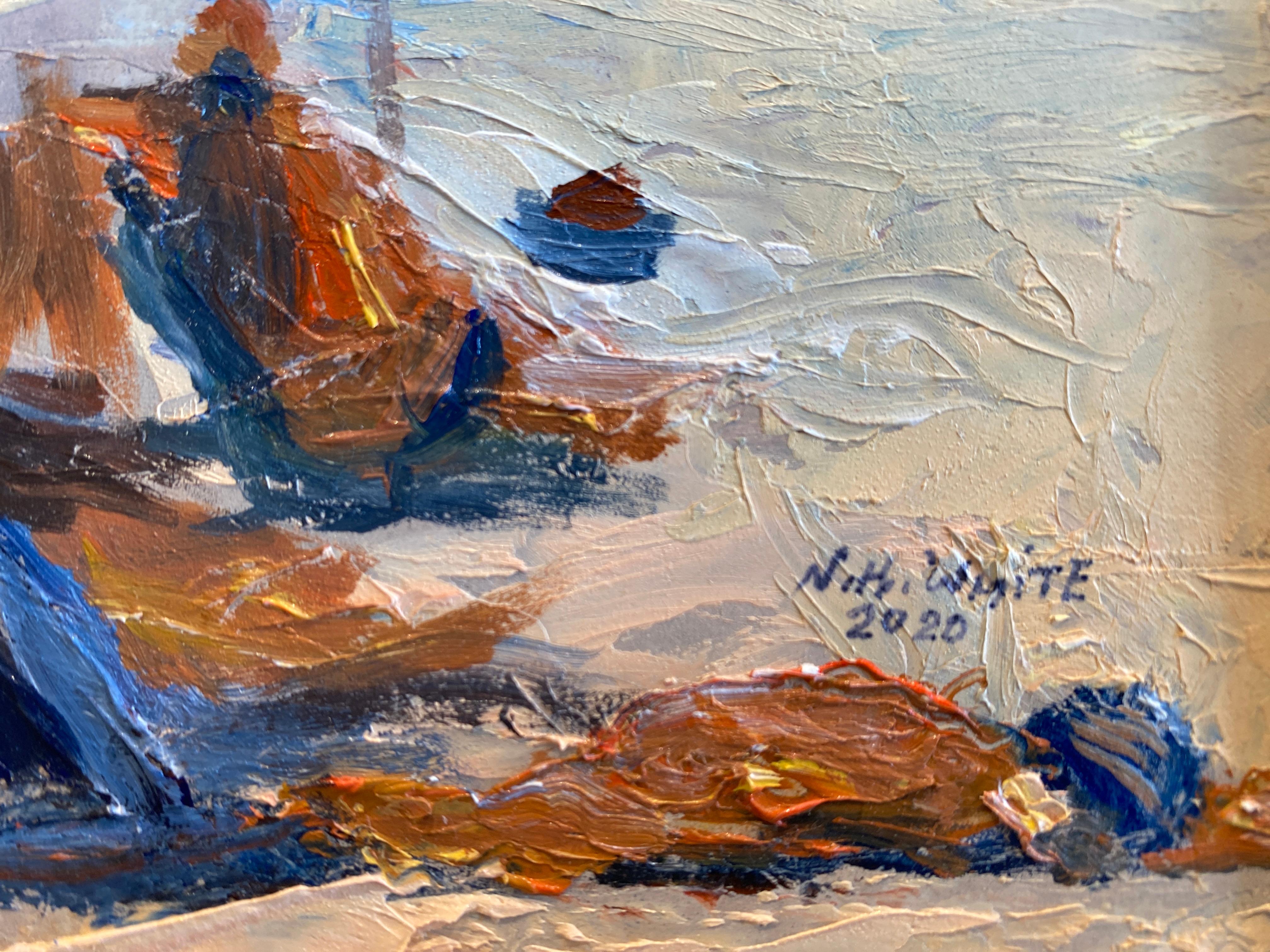 Une peinture à l'huile en plein air d'une journée d'été sur la plage, à Ogunquit, dans le Maine. Les amateurs de bronzage s'allongent sur le sable à côté de chaises ou sous des parasols aux motifs colorés. Peintes au couteau à palette, les figures