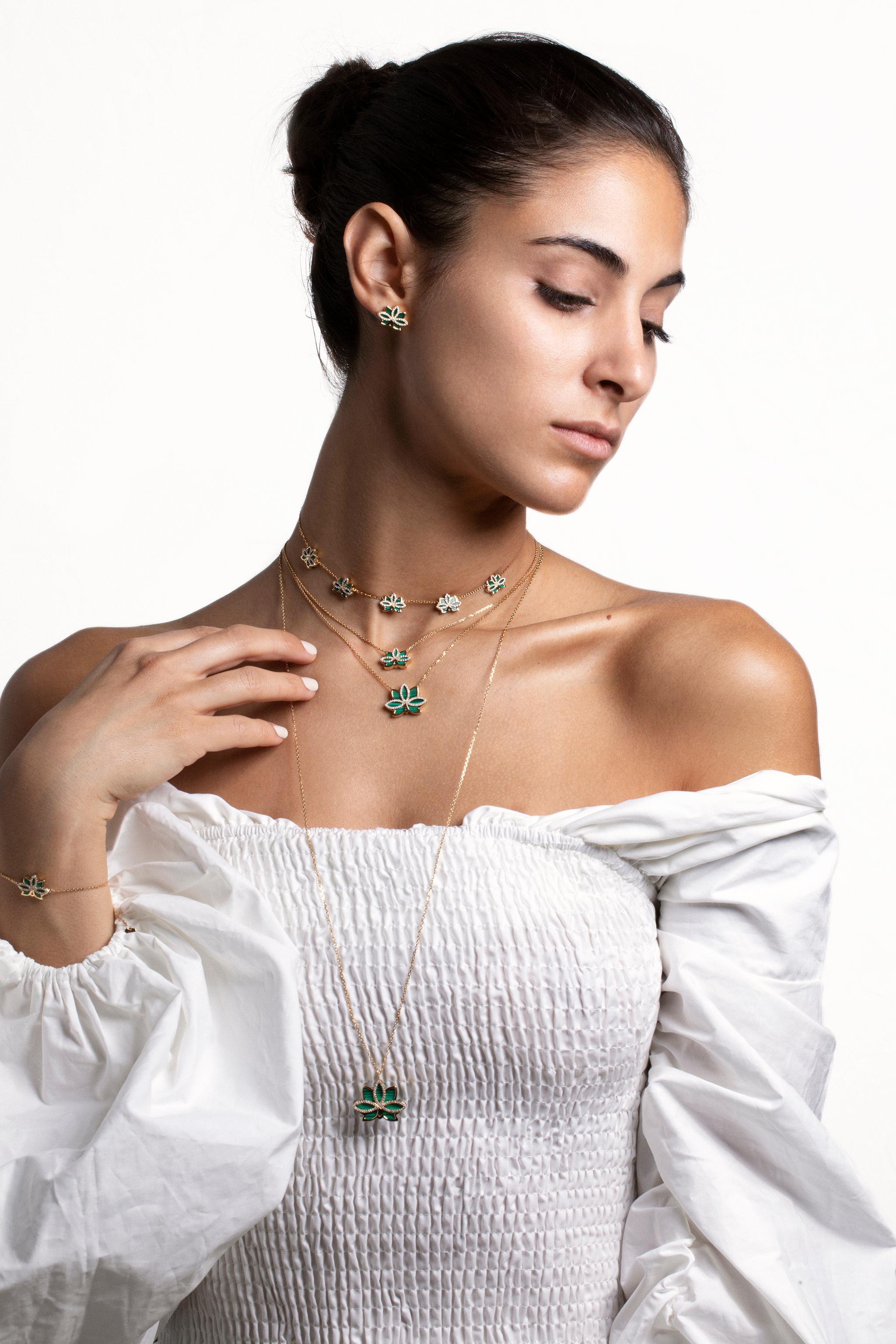 Show your sensitive and daring side with this beautiful Malachite choker. You’ll fall head over heels for the feminine, dainty chain that only hugs the neck with brilliant baubles to top it off.

Made from 18k gold, diamonds and Malachite.