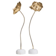 Nelumbo - Skulpturaler Pflanzenständer aus Messing und Estremoz-Marmor