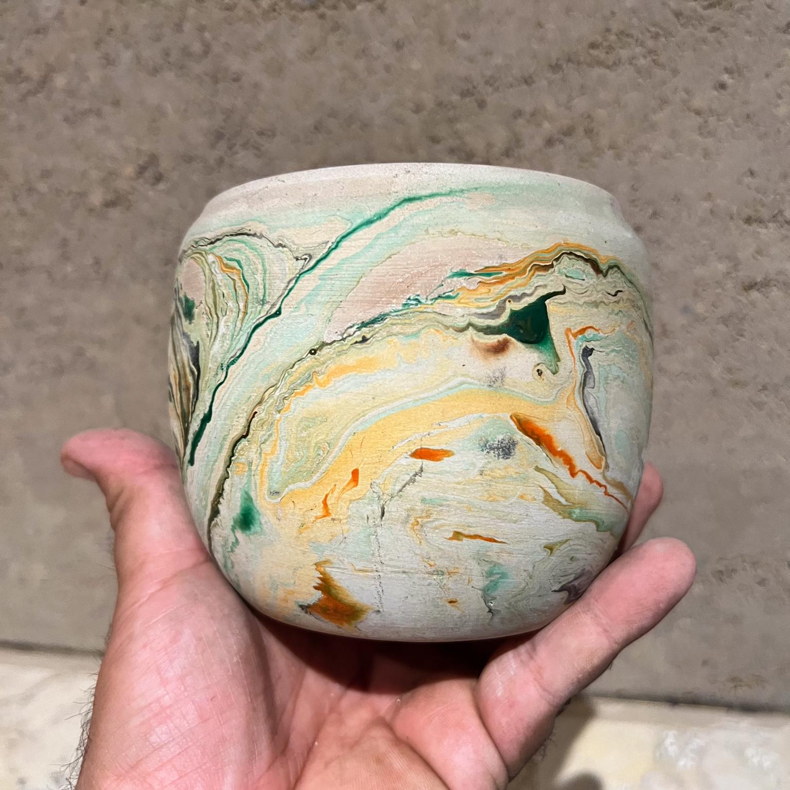 XX secolo Nemadji Ceramic Indian Art Pottery Vaso verde marrone Moose Lake in vendita