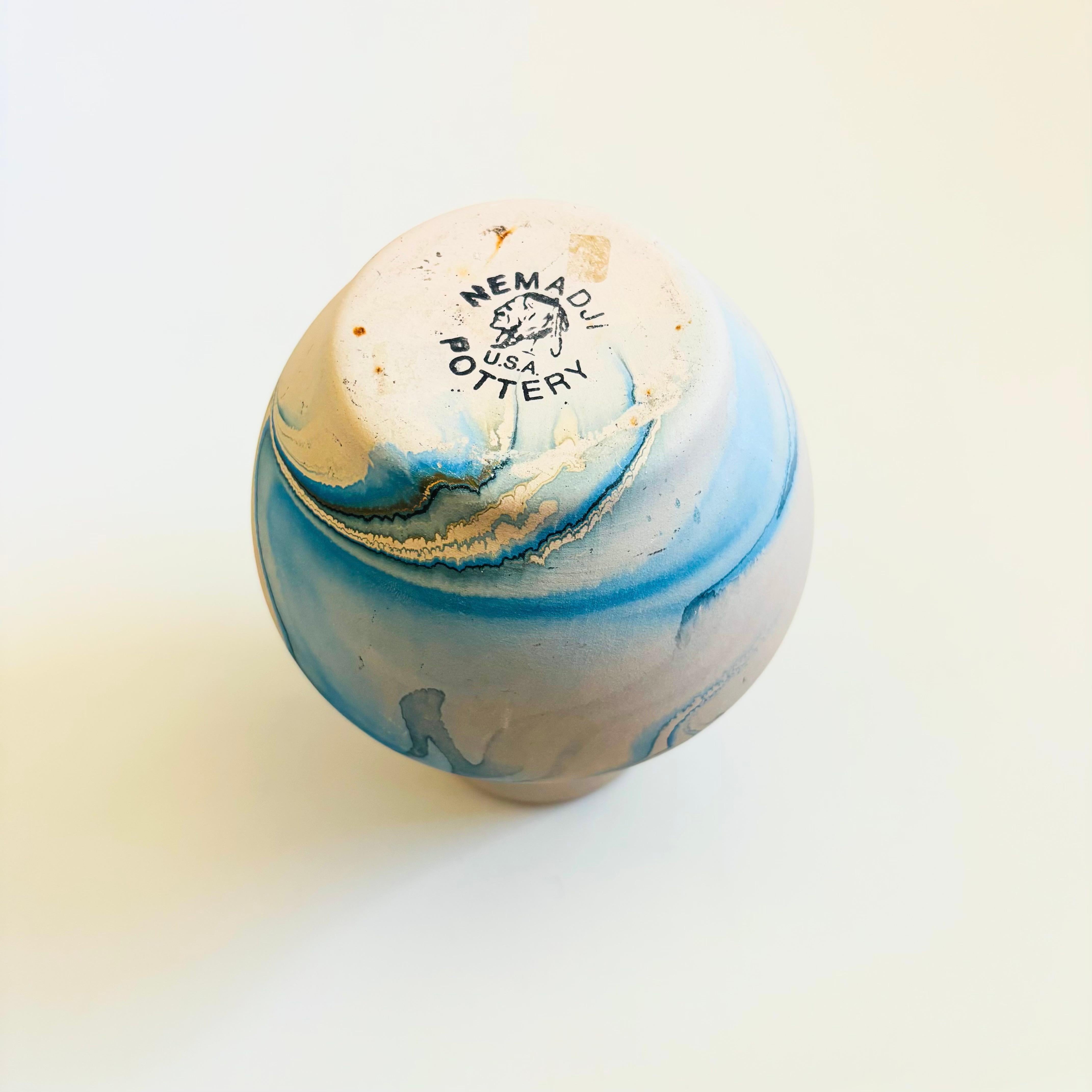 XX secolo Vaso di ceramica Nemadji - Vortici blu in vendita