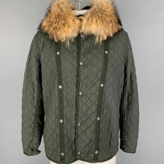 NEMEN by FINEST CLOTH Größe L Grüner olivfarbener Polyester- Nylon-Mantel mit Kapuze