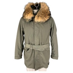 NEMEN by FINEST CLOTH Größe L Grüner olivfarbener Polyester- Nylon-Mantel mit Kapuze