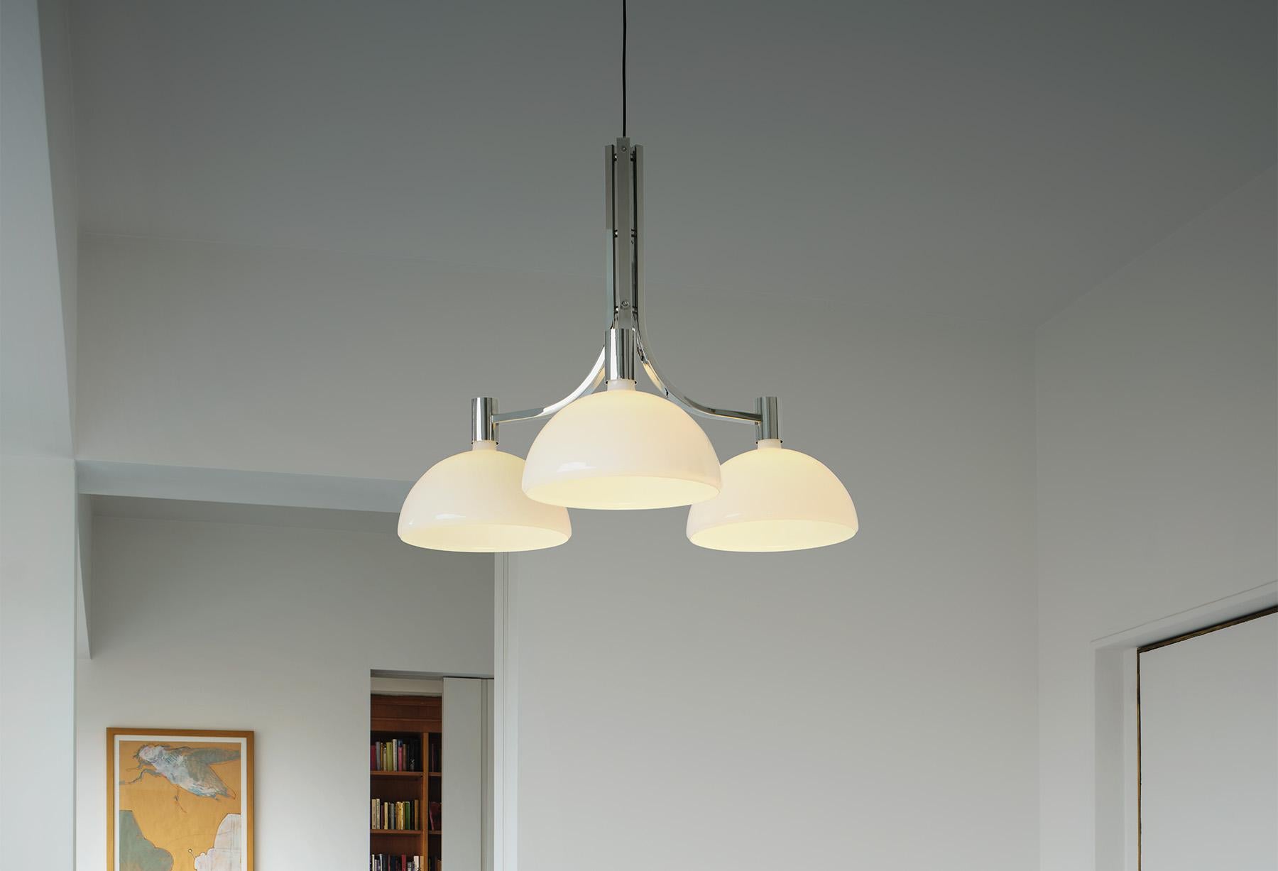 Ausgehend von der Idee, ein modulares System zu entwickeln, das eine Vielzahl von Kombinationsmöglichkeiten von Leuchten derselben Collection'S ermöglicht, haben Franco Albini und Franca Helg in Collaboration mit Antonio's einen Mechanismus