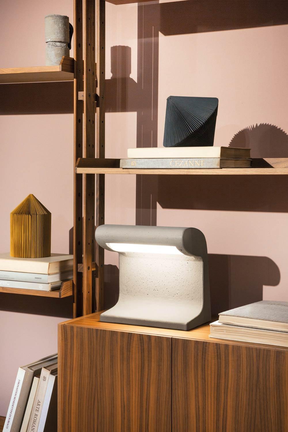 Nemo Borne Béton Petite Indoor Tischleuchte in Beton LED 3000K (Italienisch) im Angebot