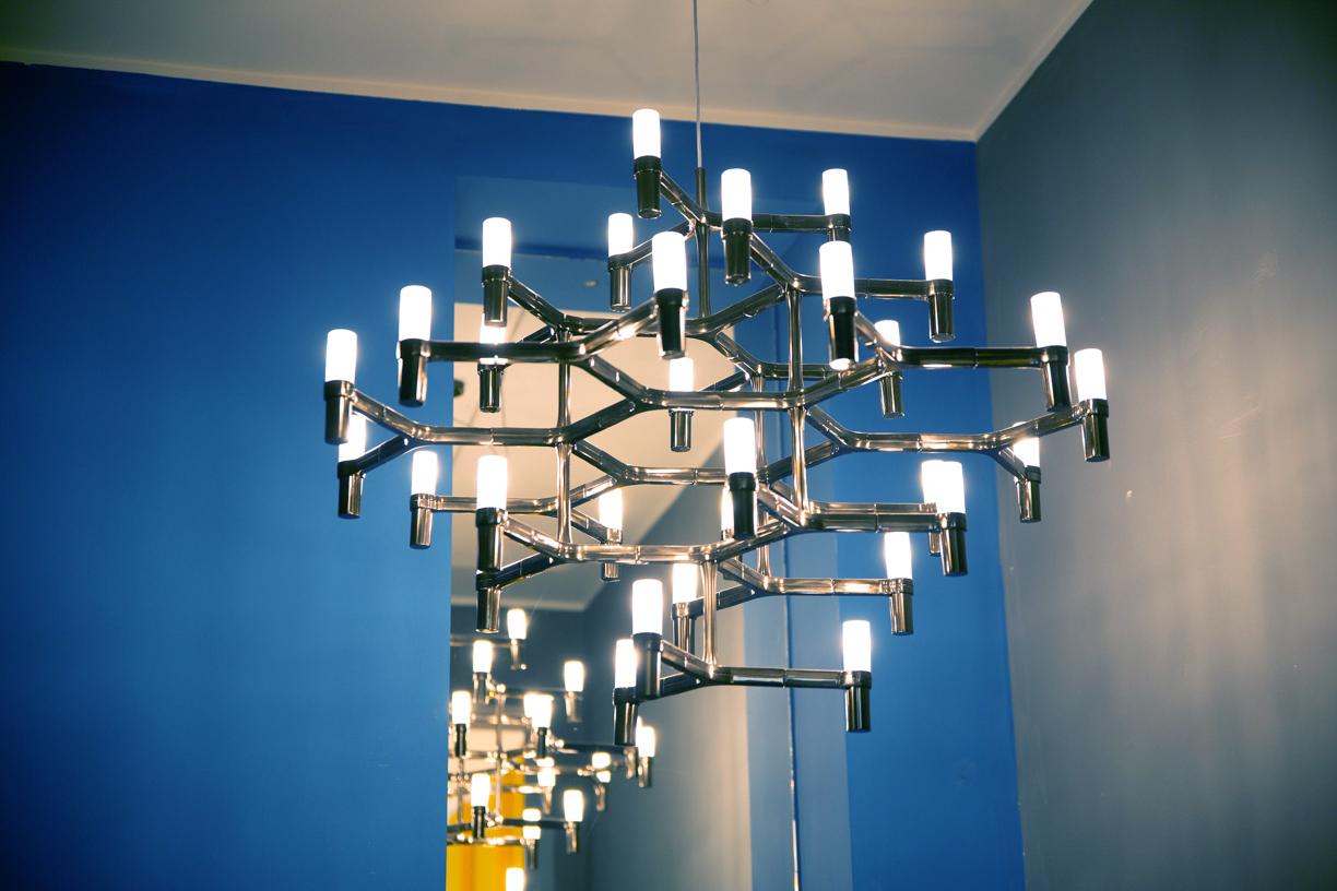 Family of pendant chandeliers, wall and floor lamps, with modular structure in die-casted aluminum and sandblasted glass diffusers. Structure in hand polished aluminum, glossy gold plated, black plated, or painted in matte white, matte black or