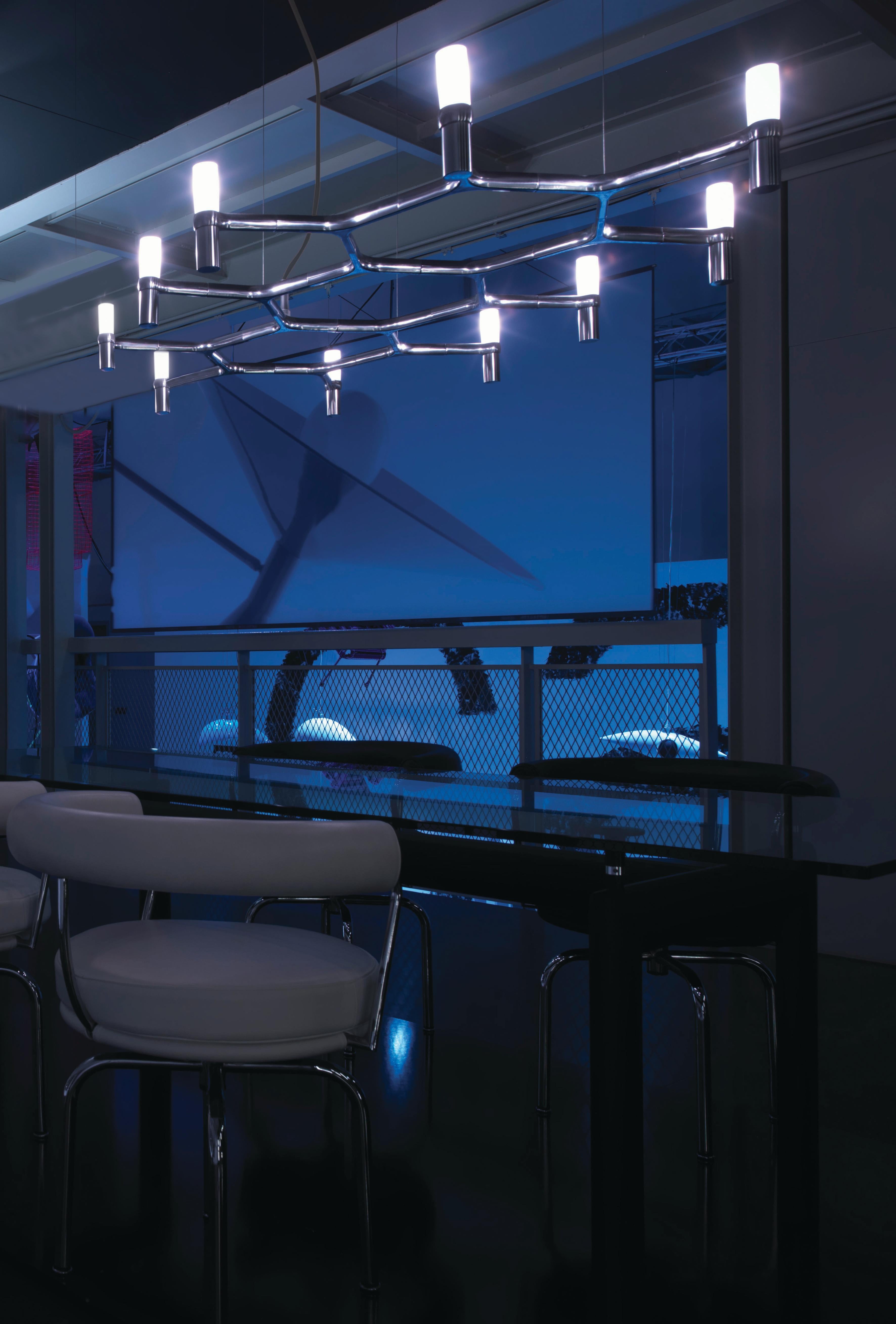 Pendant chandelier whose shape is inspired by the outline of the snow crystal. Modular lamps with a die-casted aluminum structure and sandblasted glass diffusers. Structure is available in different finishes: hand polished aluminum, glossy gold
