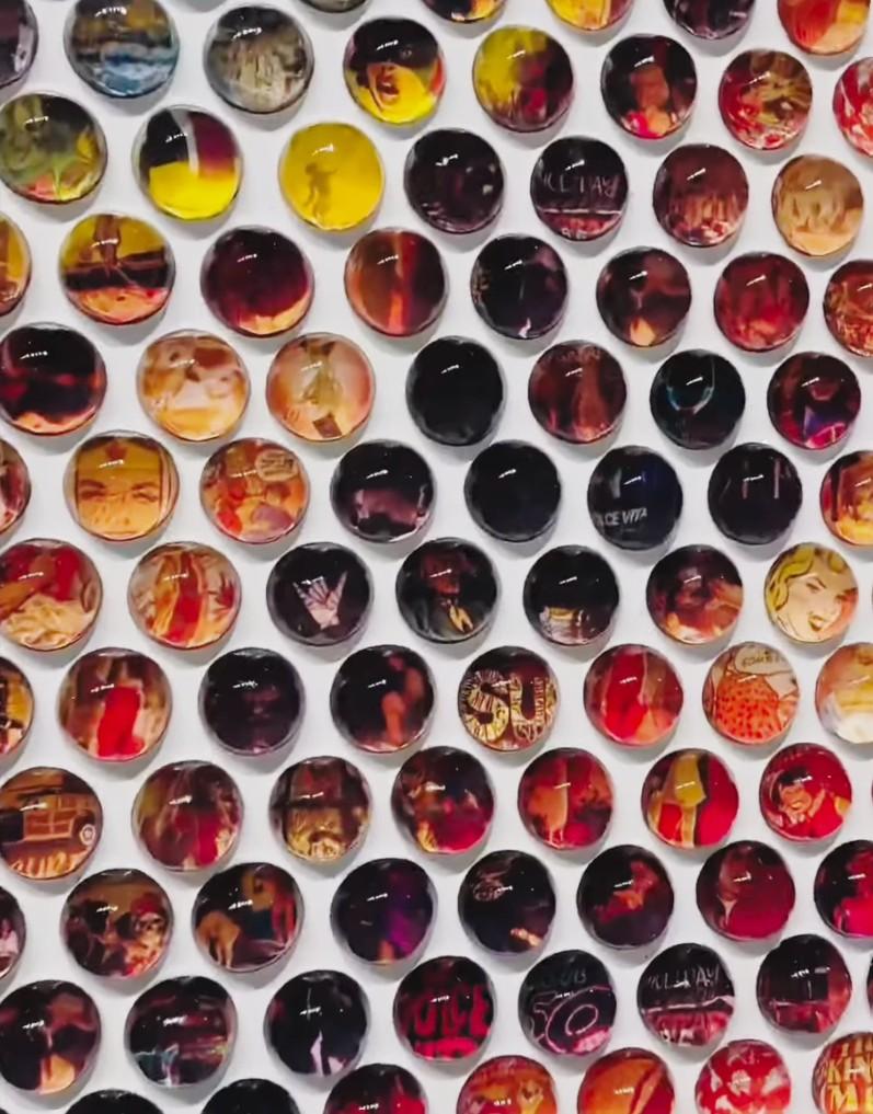 Californie - Beige Portrait Painting par Nemo Jantzen