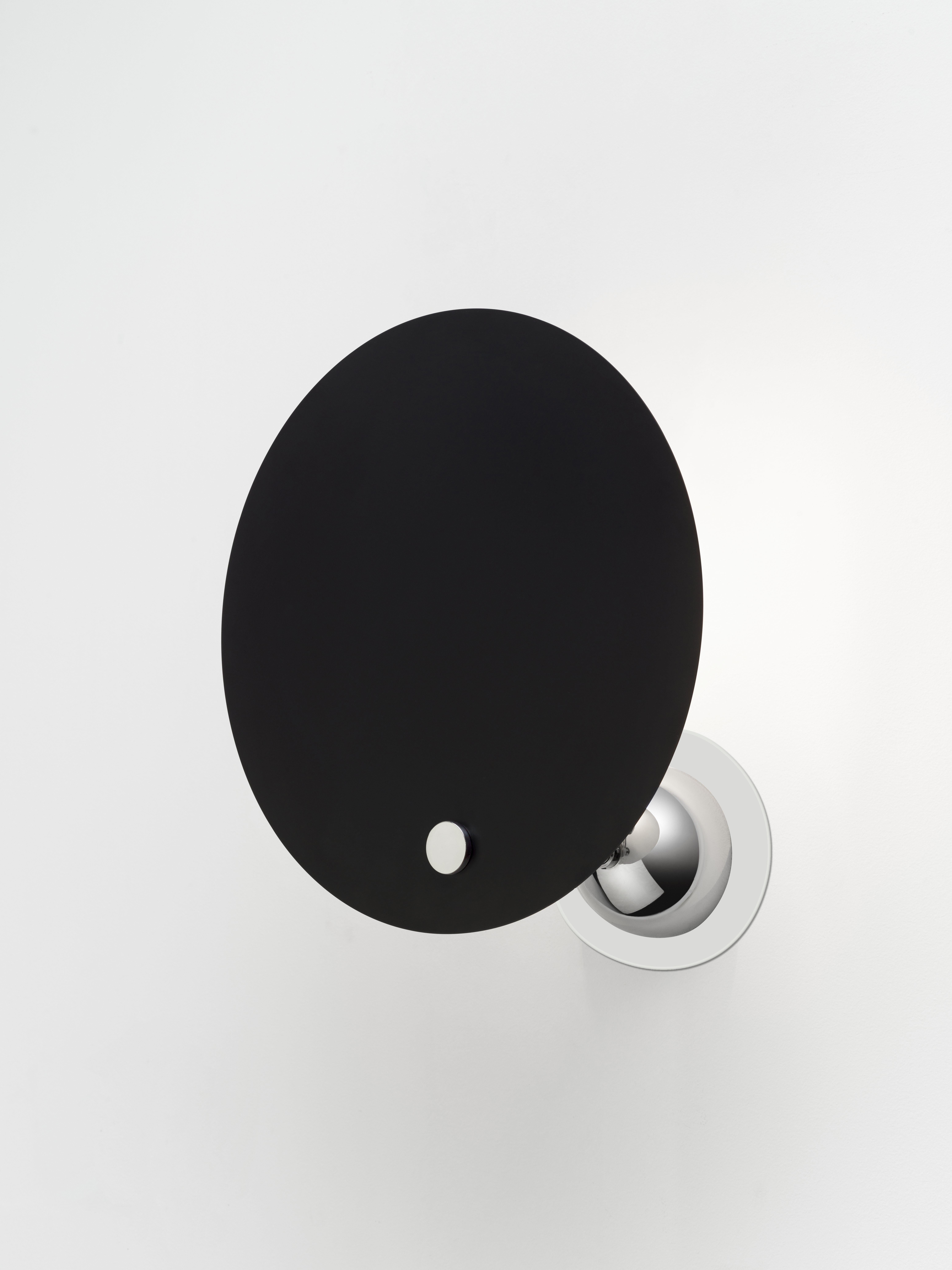 Lámpara de pared Nemo Kuta en cromo/blanco-negro by Vico Magistretti Italiano en venta