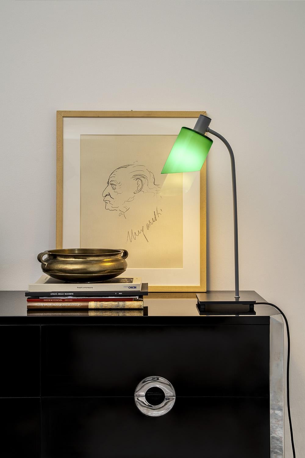 Nemo Lampe de Bureau Tischleuchte E14 in Blau Grau von Charlotte Perriand im Angebot 1