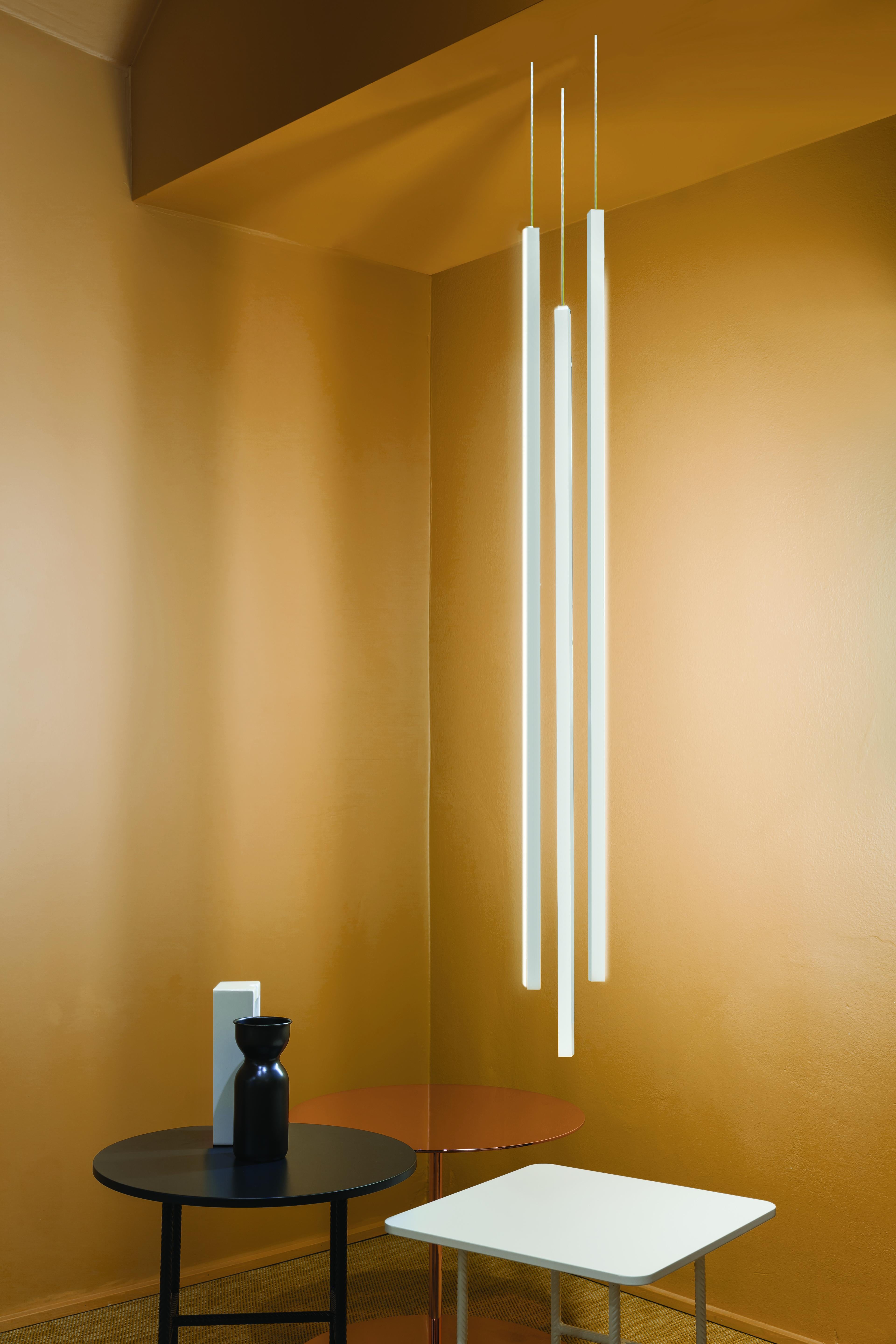 XXI secolo e contemporaneo Nemo Linescapes verticale - bianco - LED 2700K Illuminazione a sospensione in bianco alluminio in vendita