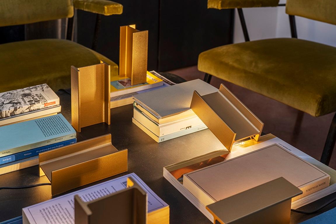 NEMO 'Mais Plus Que... Mini' Tischleuchte aus rohem Metall und Gold - LED 2700K (21. Jahrhundert und zeitgenössisch) im Angebot