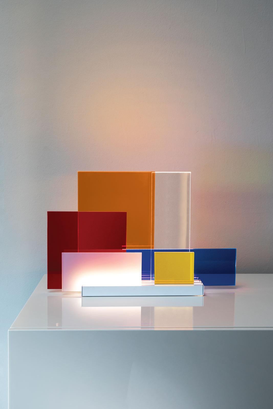 Italiano Lampada da tavolo Nemo On Lines LED 2700K con base/colori bianchi di Jean Nouvel in vendita