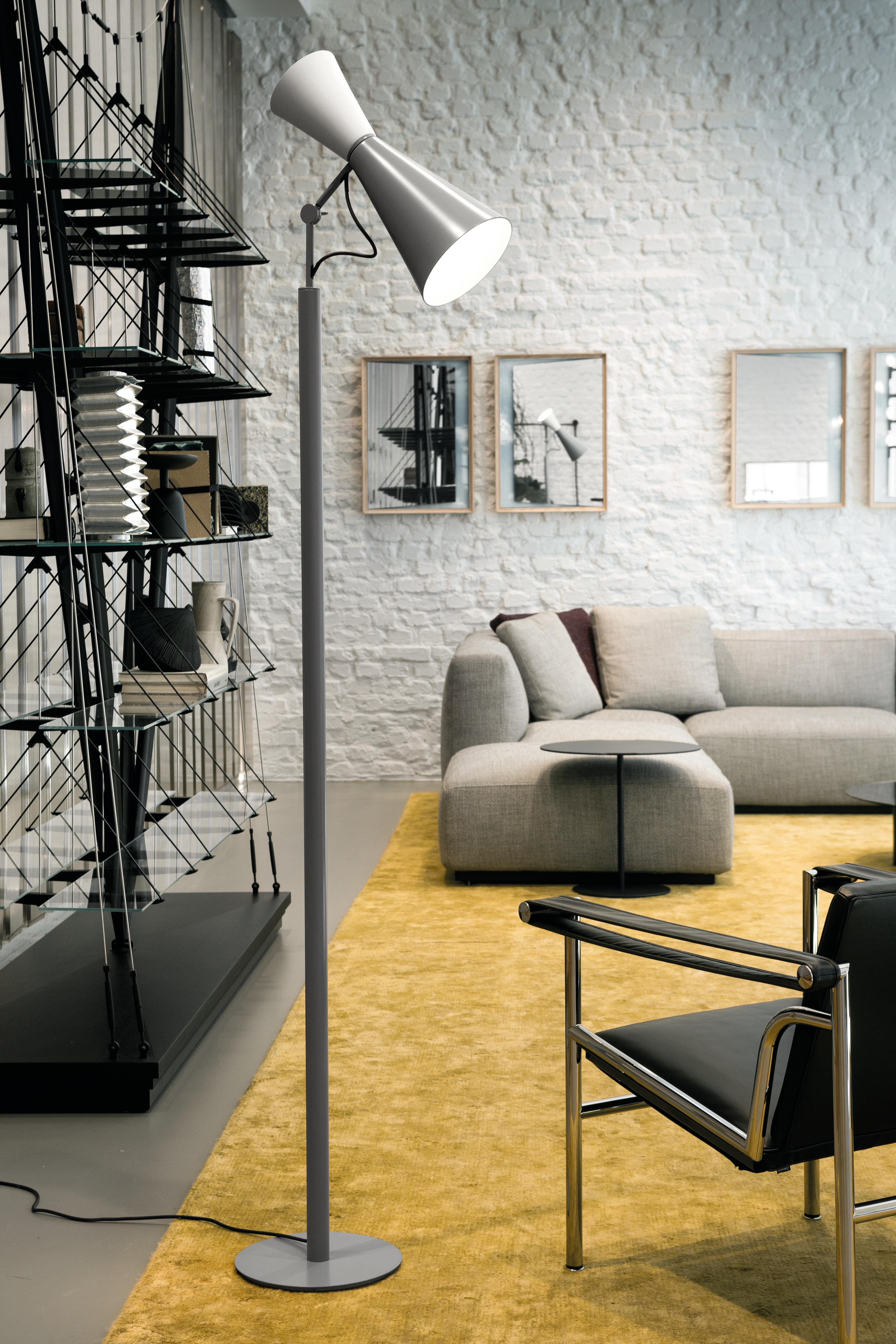 Le Corbusier designed the Parliament lamp for the Chandigarh Parliament in India. Floor lamp, double adjustable emission, in painted aluminum with diffusers in matt black and yellow , white and grey or matt black and red. Whitewash internal