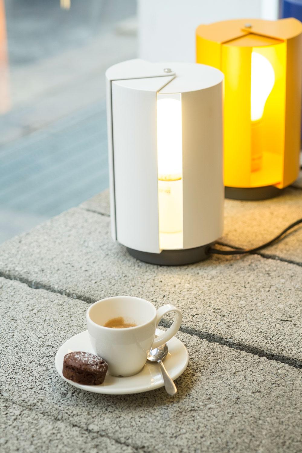 Italiano Lampada da tavolo Nemo Pivotante À Poser E26 in Greene & Greene di Charlotte Perriand in vendita