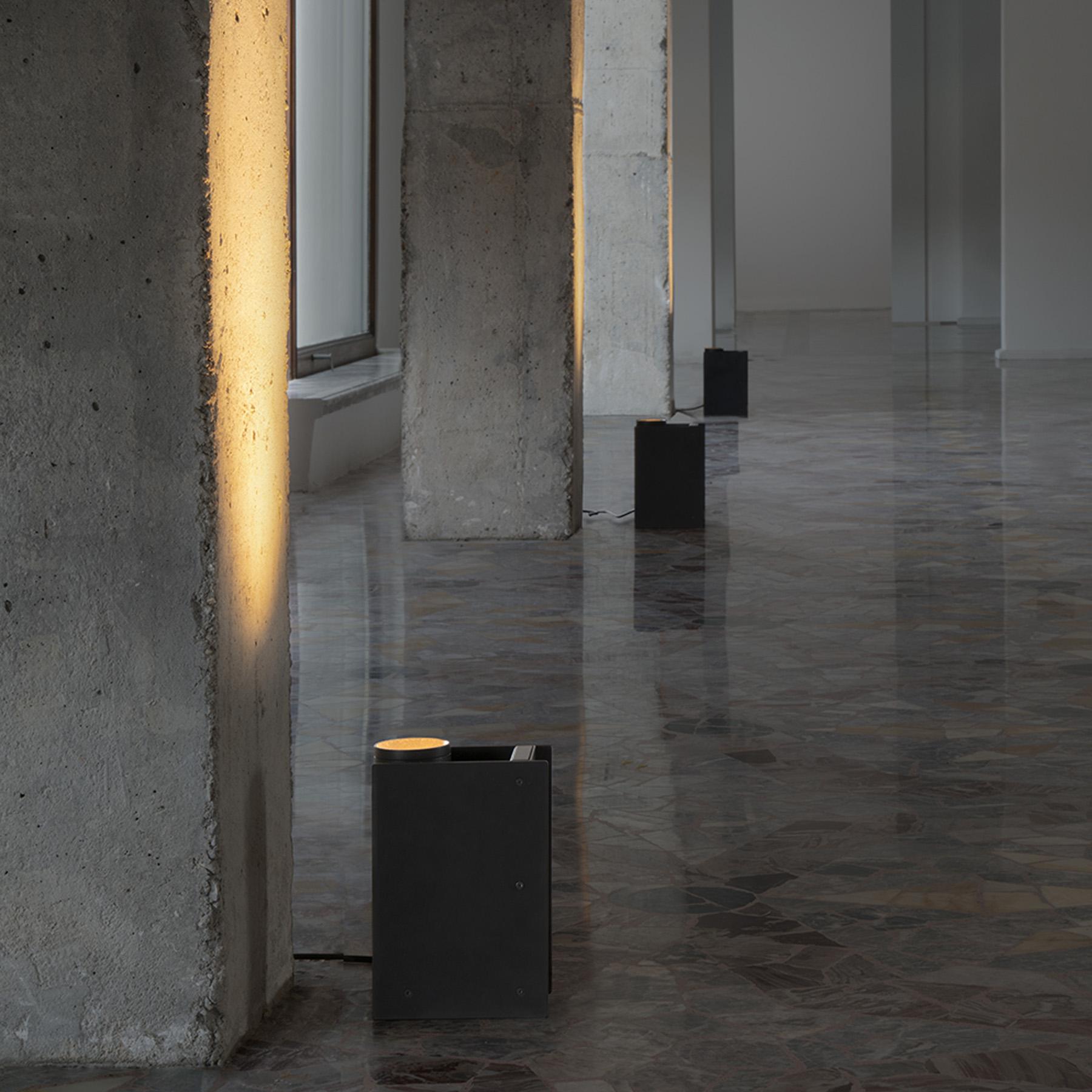 XXI secolo e contemporaneo Nemo Plint LED 3000K Lampada da tavolo / Lampada da terra in nero di Ilti Luce in vendita