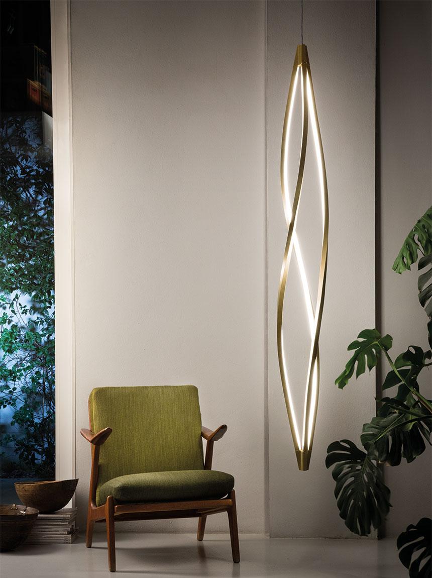 Lámparas colgantes para una iluminación LED cálida y generalizada. La estructura se fabrica mediante una tecnología de torsión y desalineación de la barra extruida de aluminio, expresamente estudiada por Nemo. Permite una emisión LED de 360°. Los