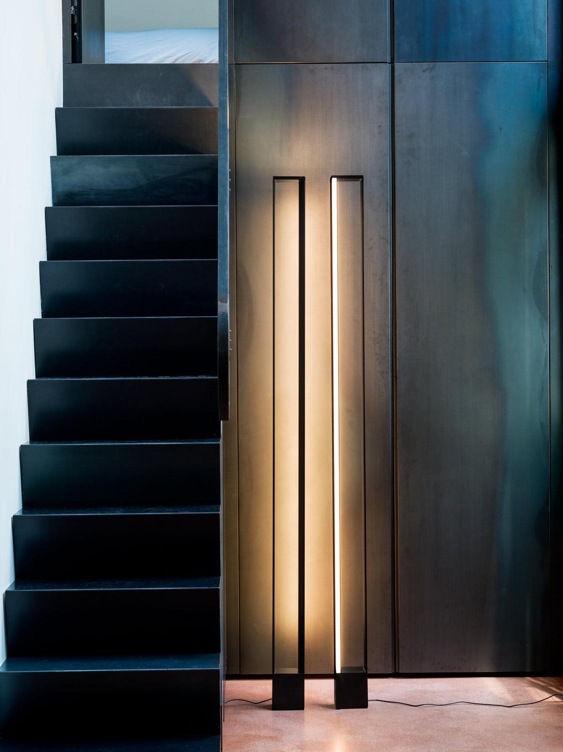 NEMO Tru Stehleuchte - Schwarz, LED 3000K (Aluminium) im Angebot