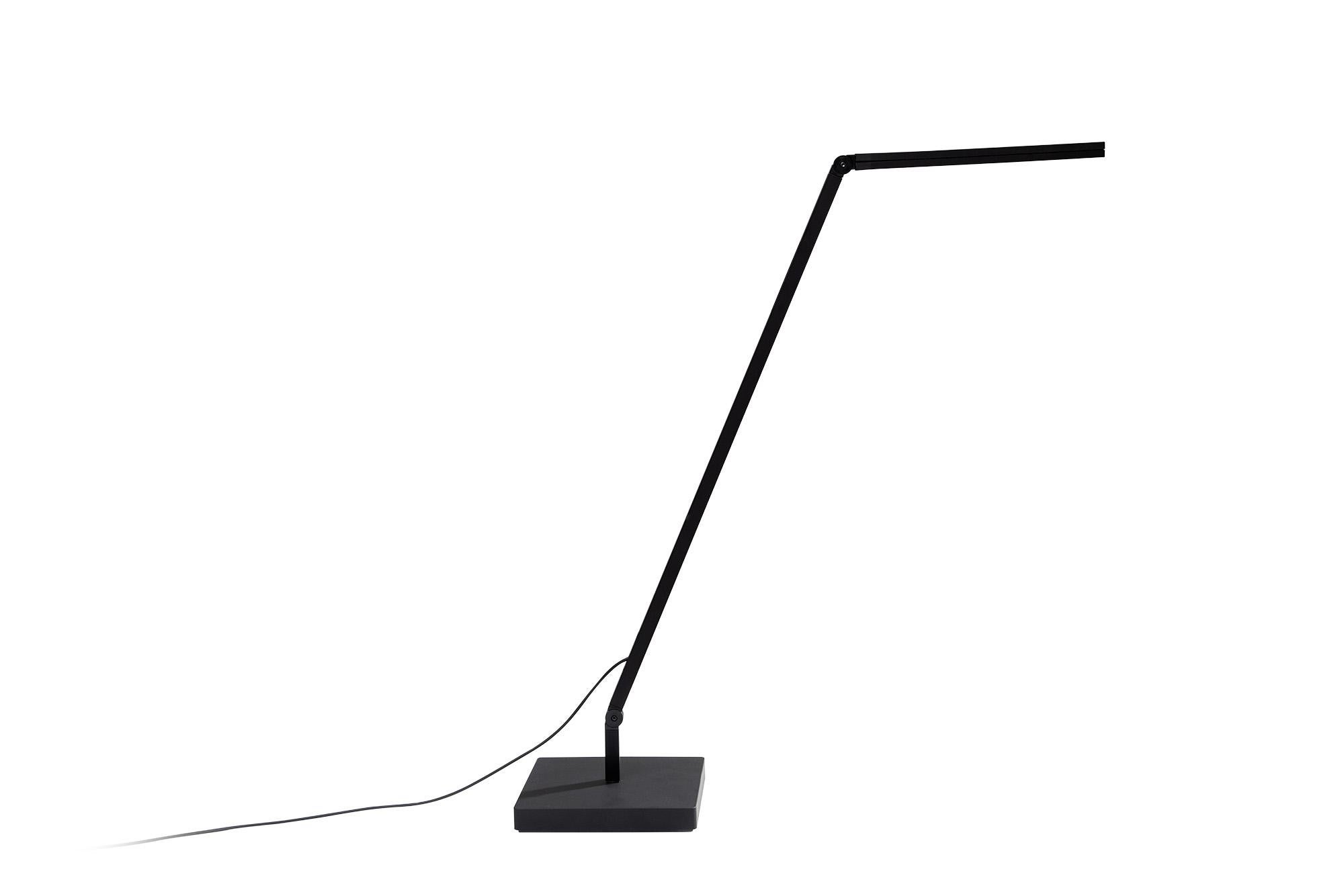 Nemo Untitled Mini Lampada da tavolo/parete lineare a LED 3000K in nero di Bernhard Osann In condizioni Nuovo in vendita a Brooklyn, NY
